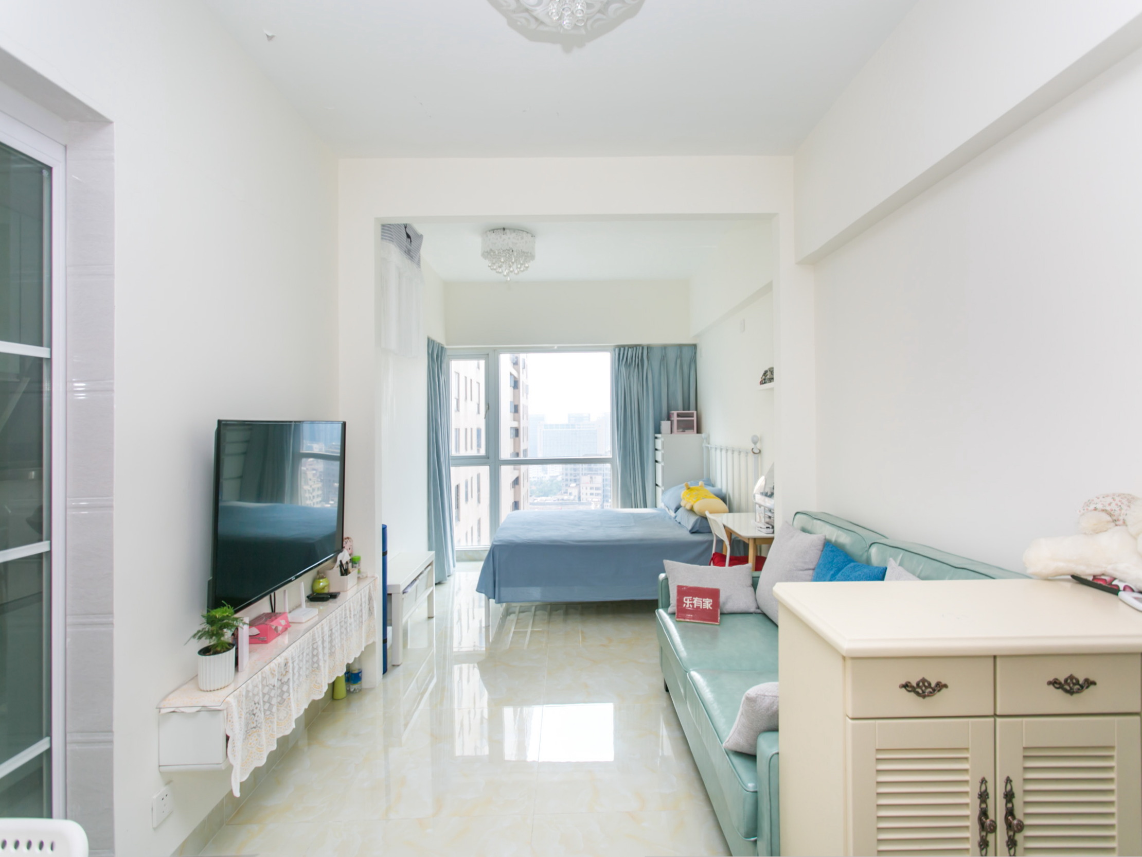 白金假日公寓精装1房，业主诚心卖，看房提前约。