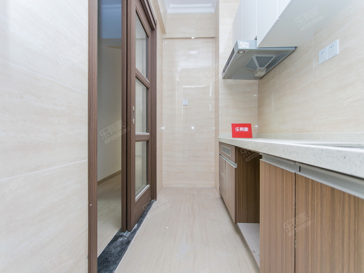 三期迎海，精装交付，次新房。