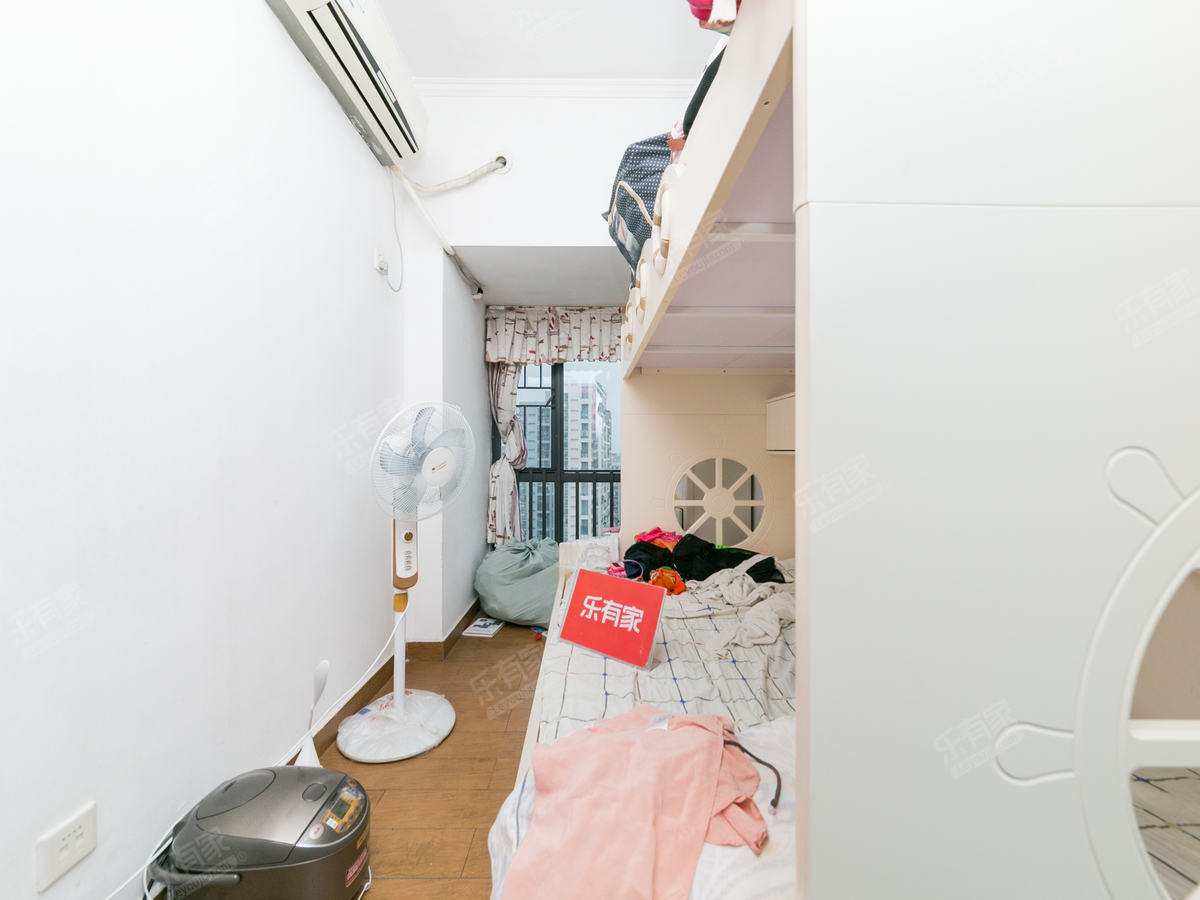 阳光花地，精装两房！