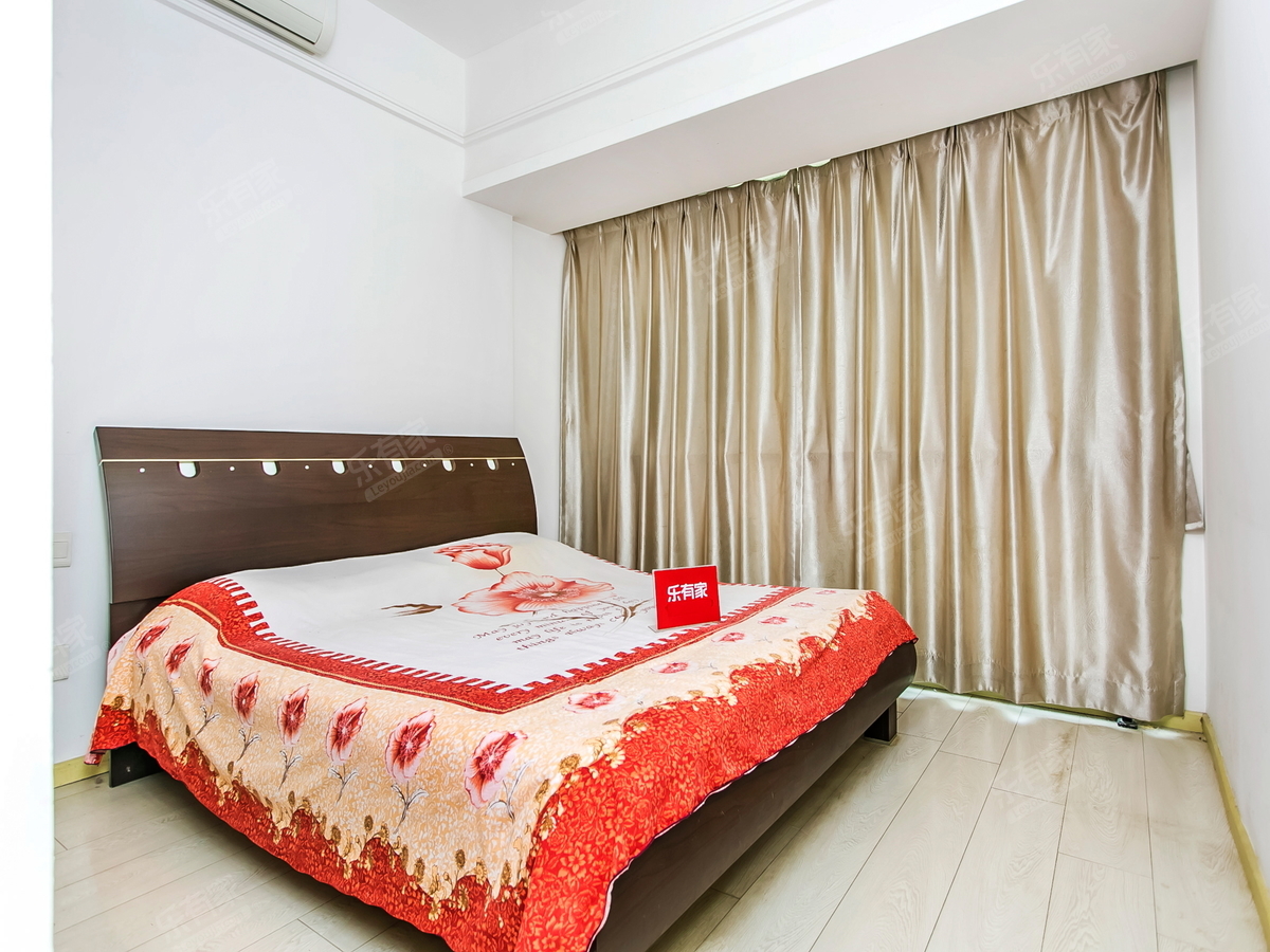 业主诚心出售，小区林园绿化好，配套完善