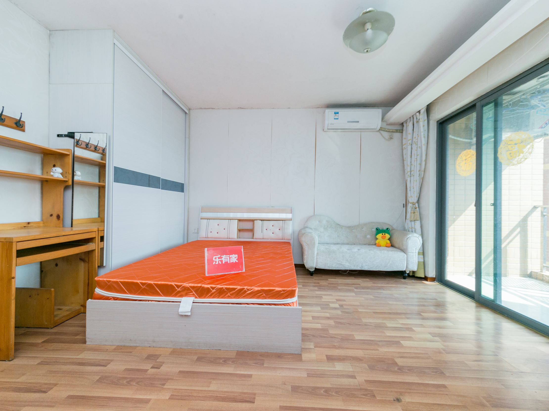 花园泳池小区，精装一居室-深圳御景华城花园租房