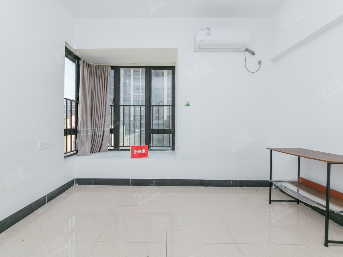 大良新城区万达旁，精装四房，诚心出售