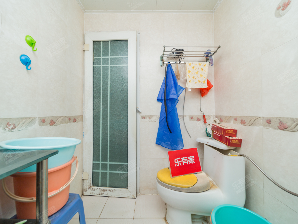 金碧花园三房诚心放卖