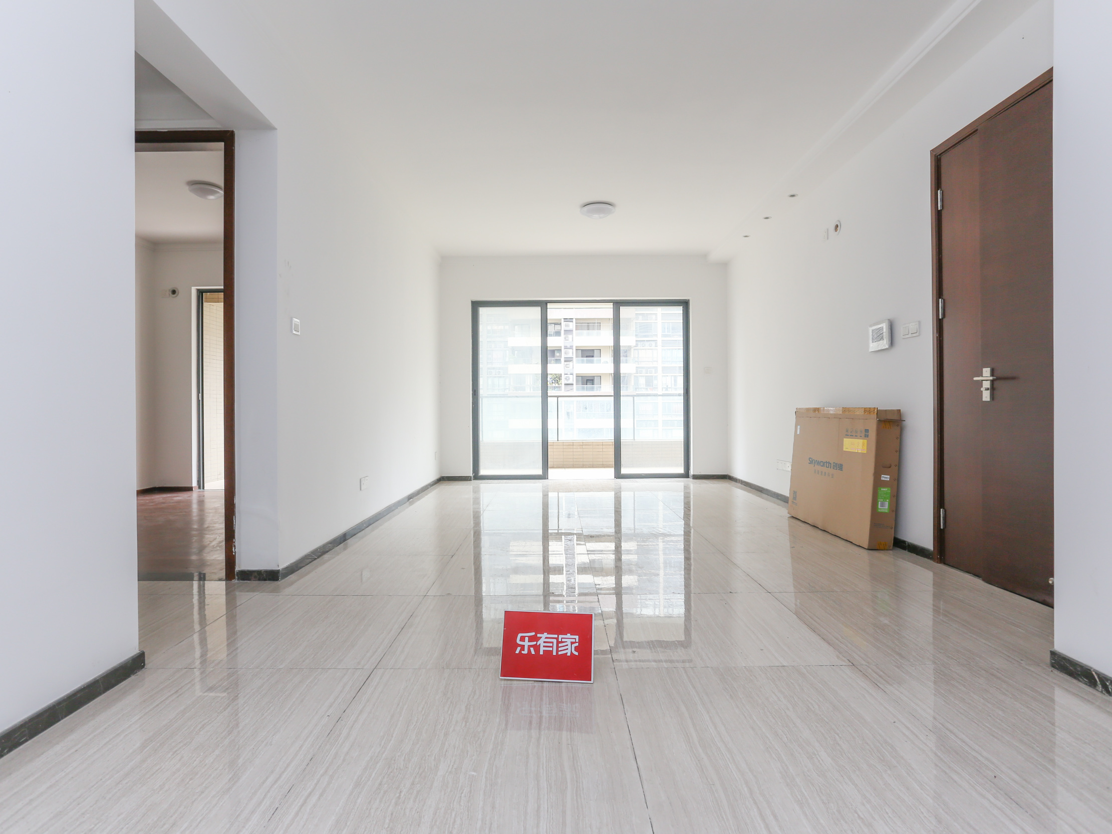 越秀滨海珺城，税费低，户型方正，通风采光优，带地面花园，人车分流，业主诚售，随时看房！