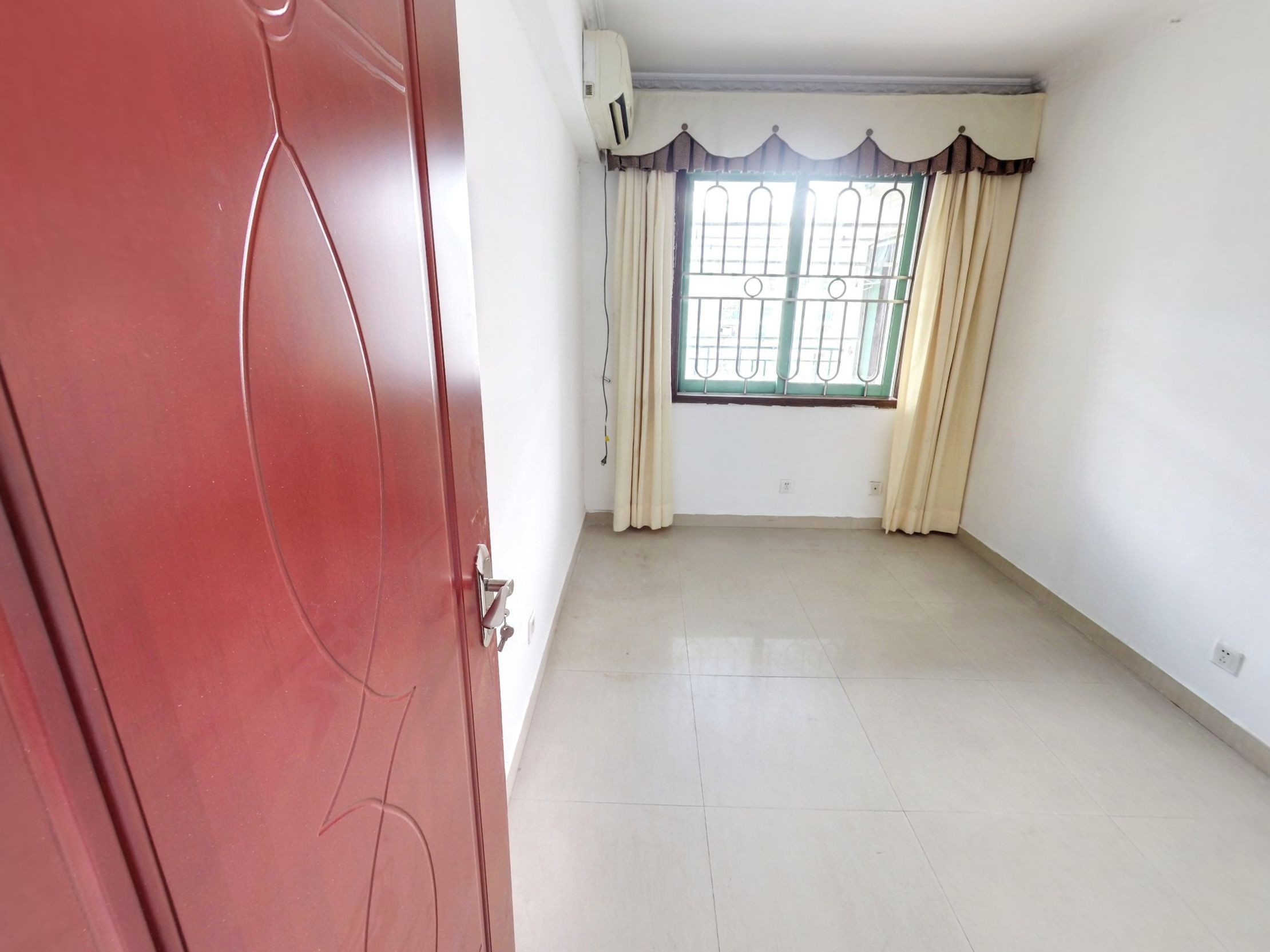 业主急卖，目前有租客，周六晚上周日全天可看房