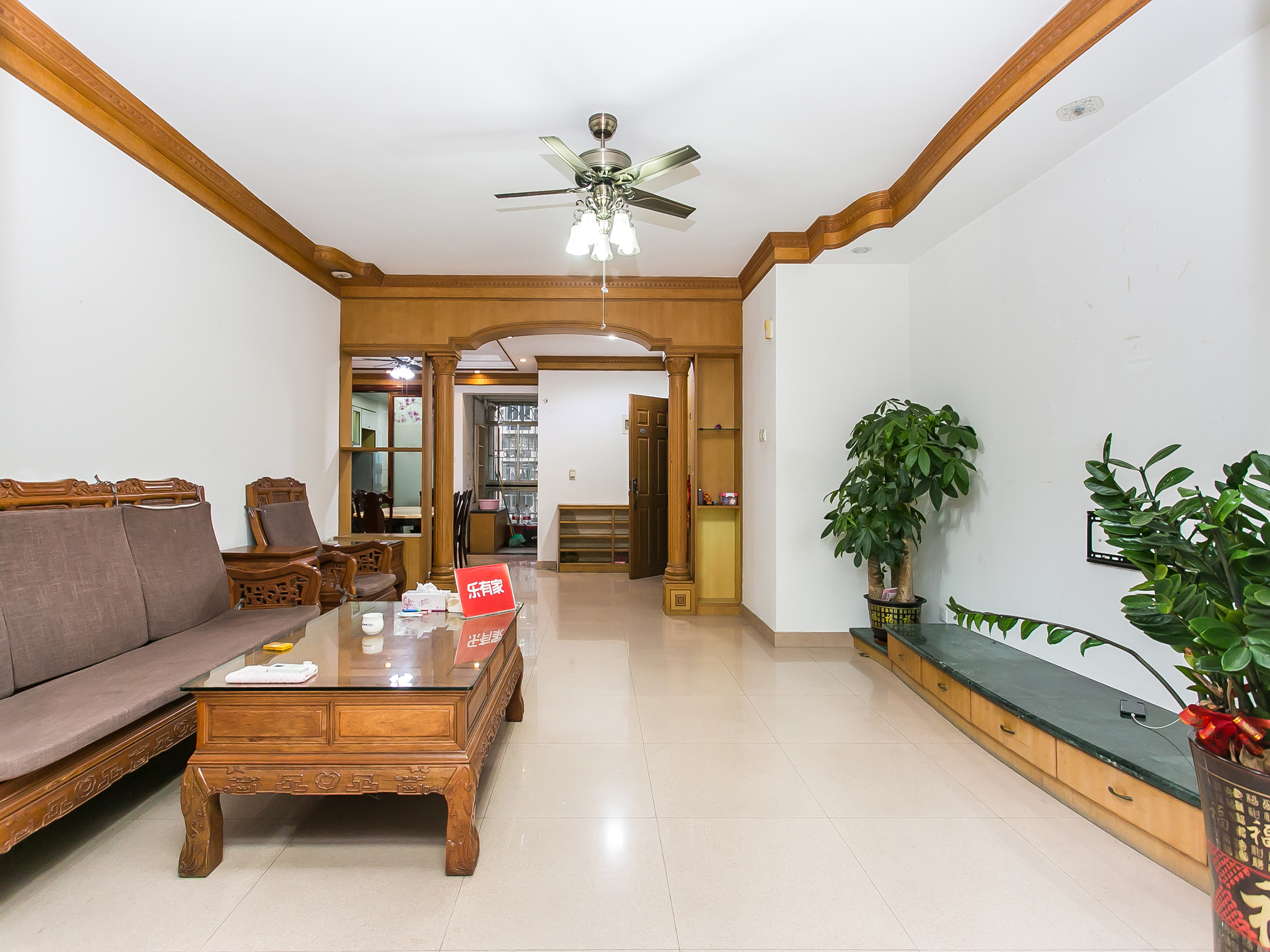 鸿瑞花园大户型，客厅出阳台朝向好，低于市场价，高性价比