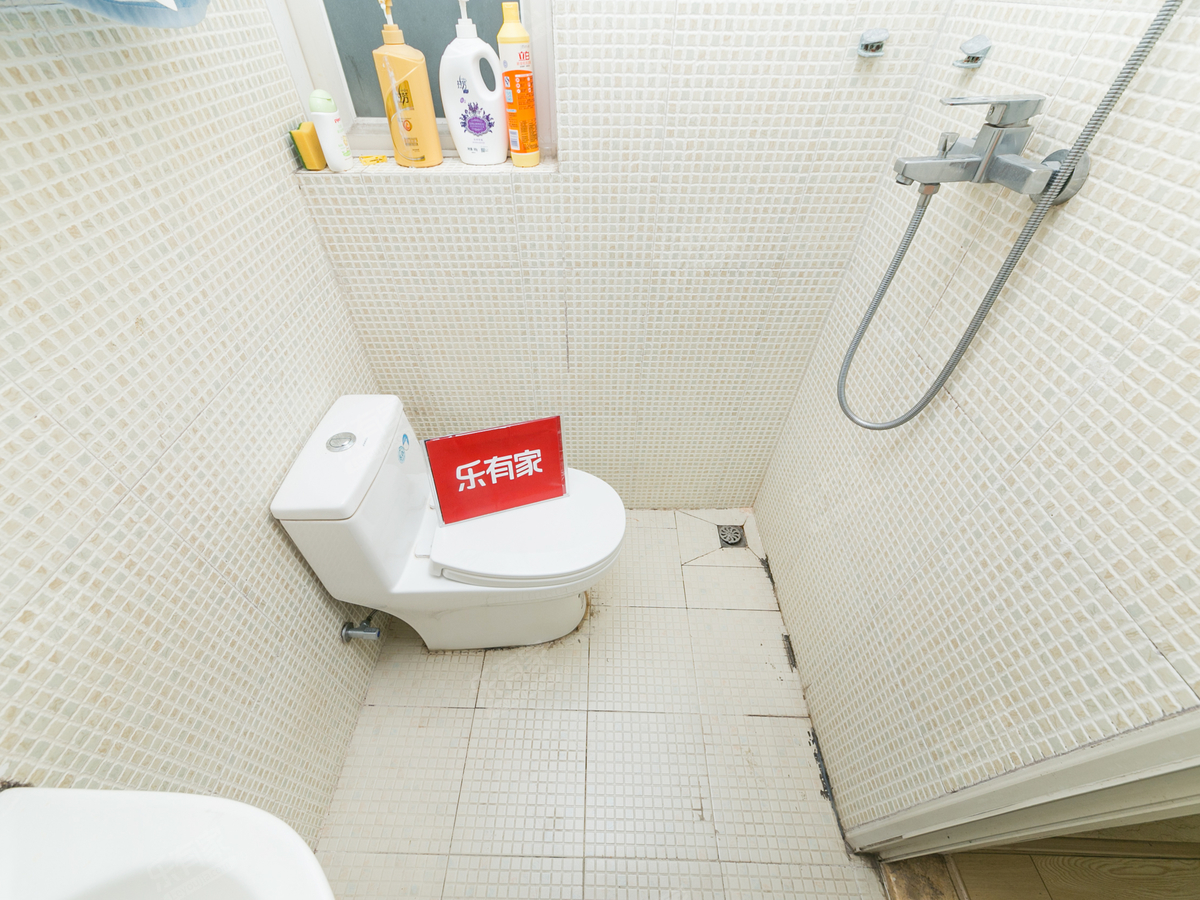 城投青莲公寓厕所-1