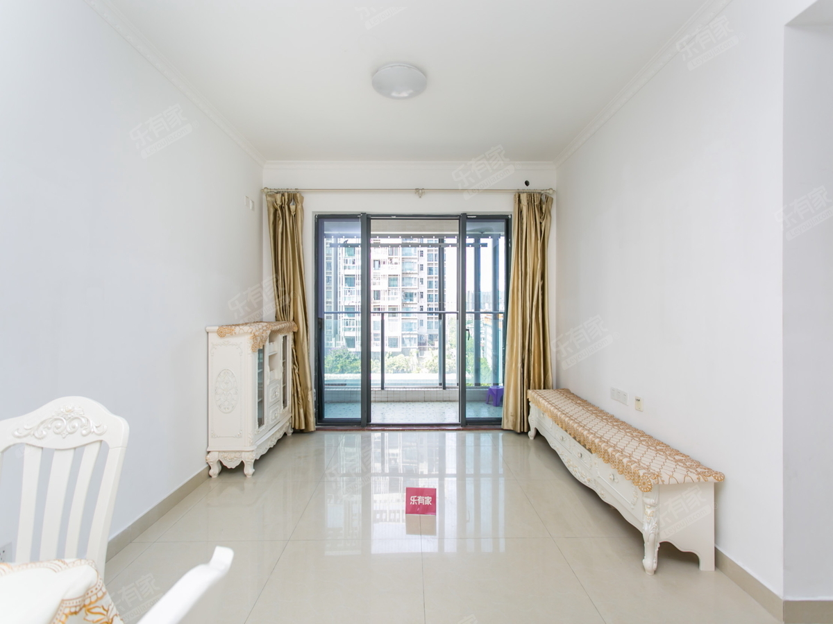 前海宝中3地铁口宝体旁精装3房低价急售-深圳西城雅筑花苑二手房