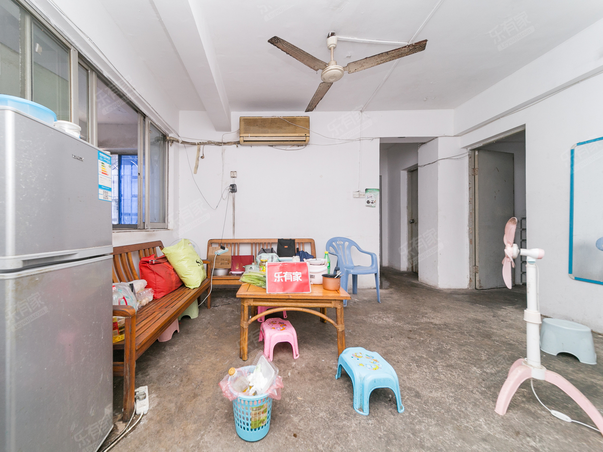 吉莲大厦，3房，户型方正，实用，通透，业主诚心出售。