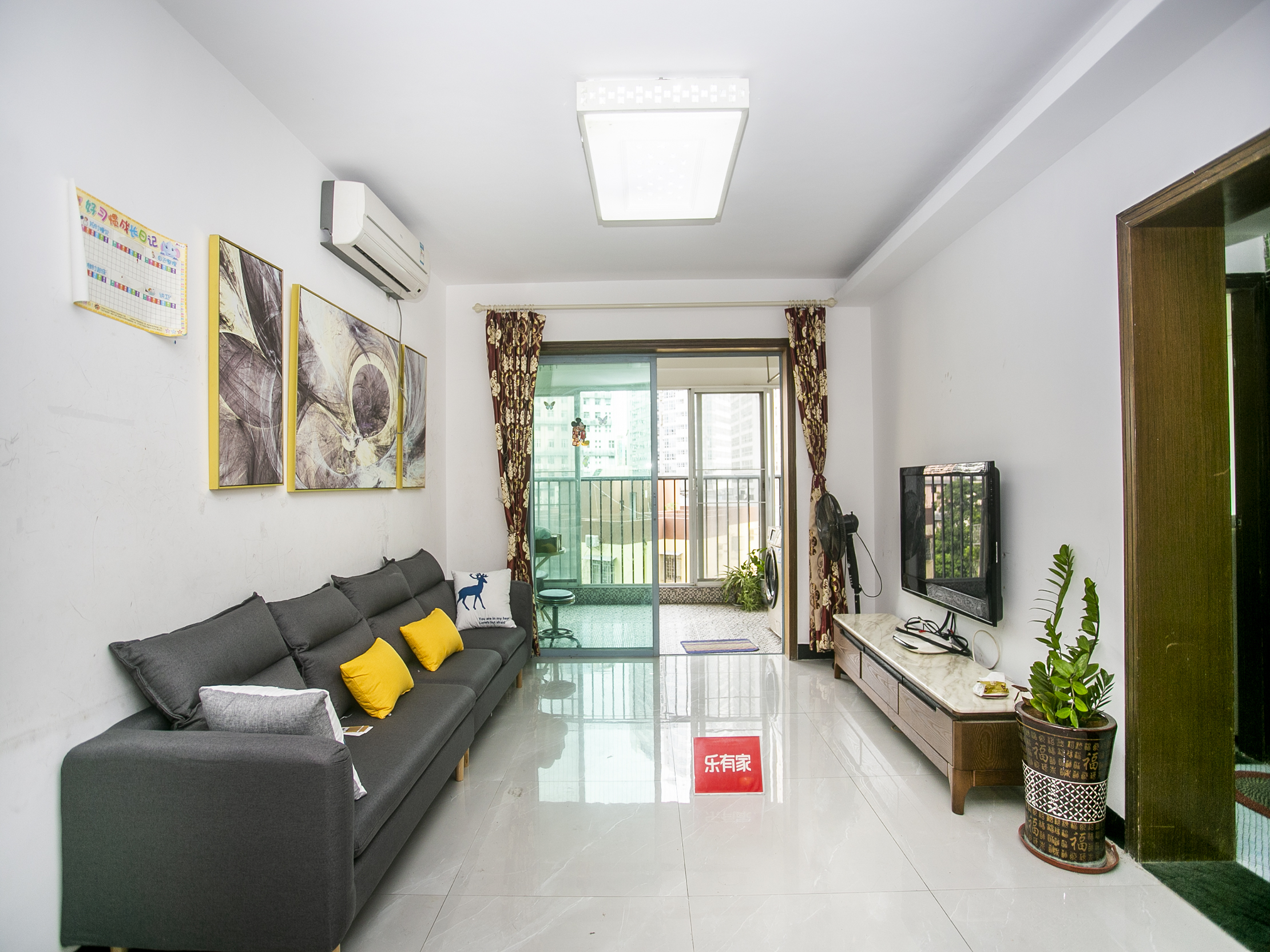 地铁旁三室两厅，花园小区，生活便利，舒适宜居。-深圳现代城华庭二手房