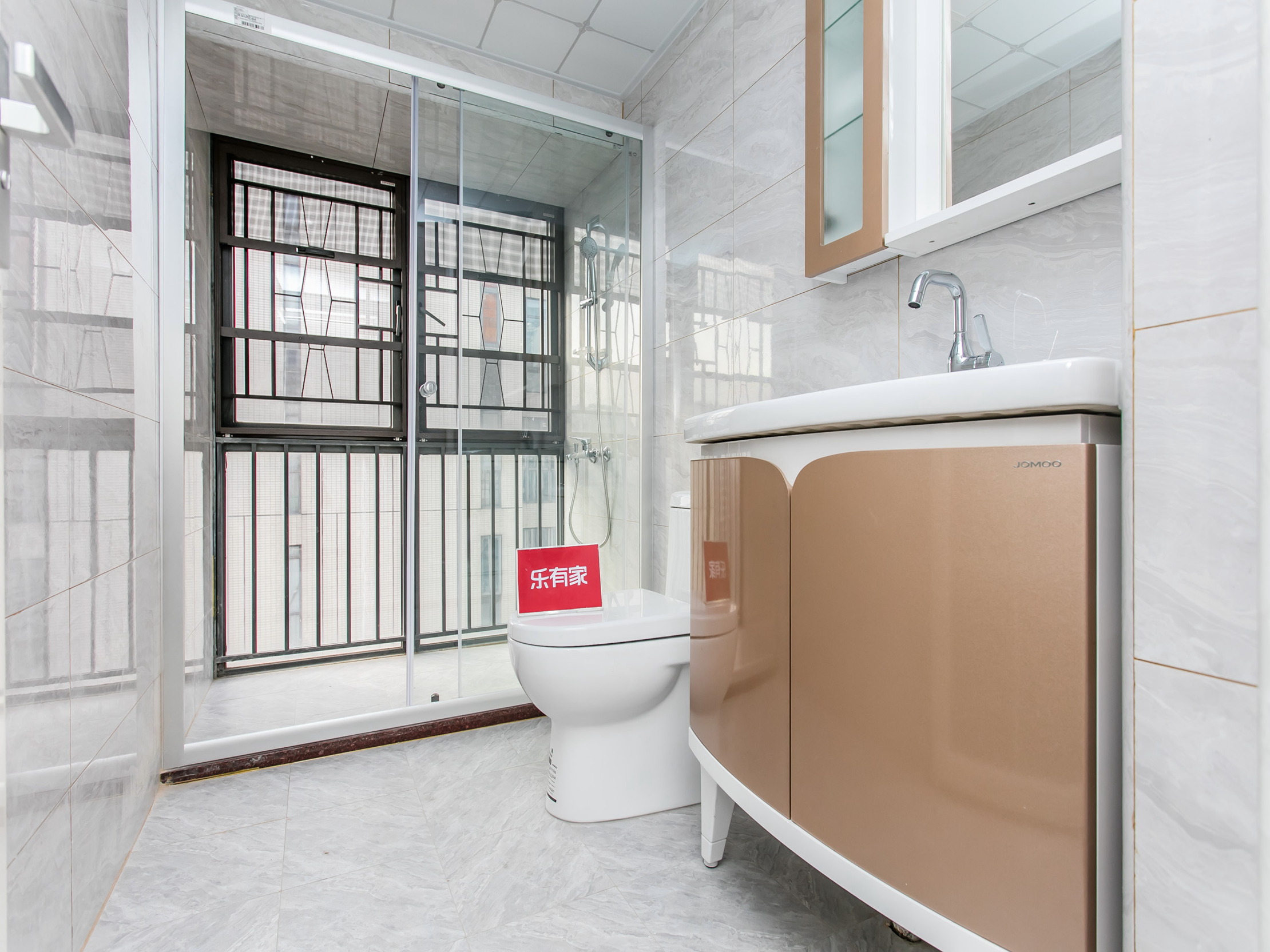 莱蒙水榭春天三期 南 精装 4室