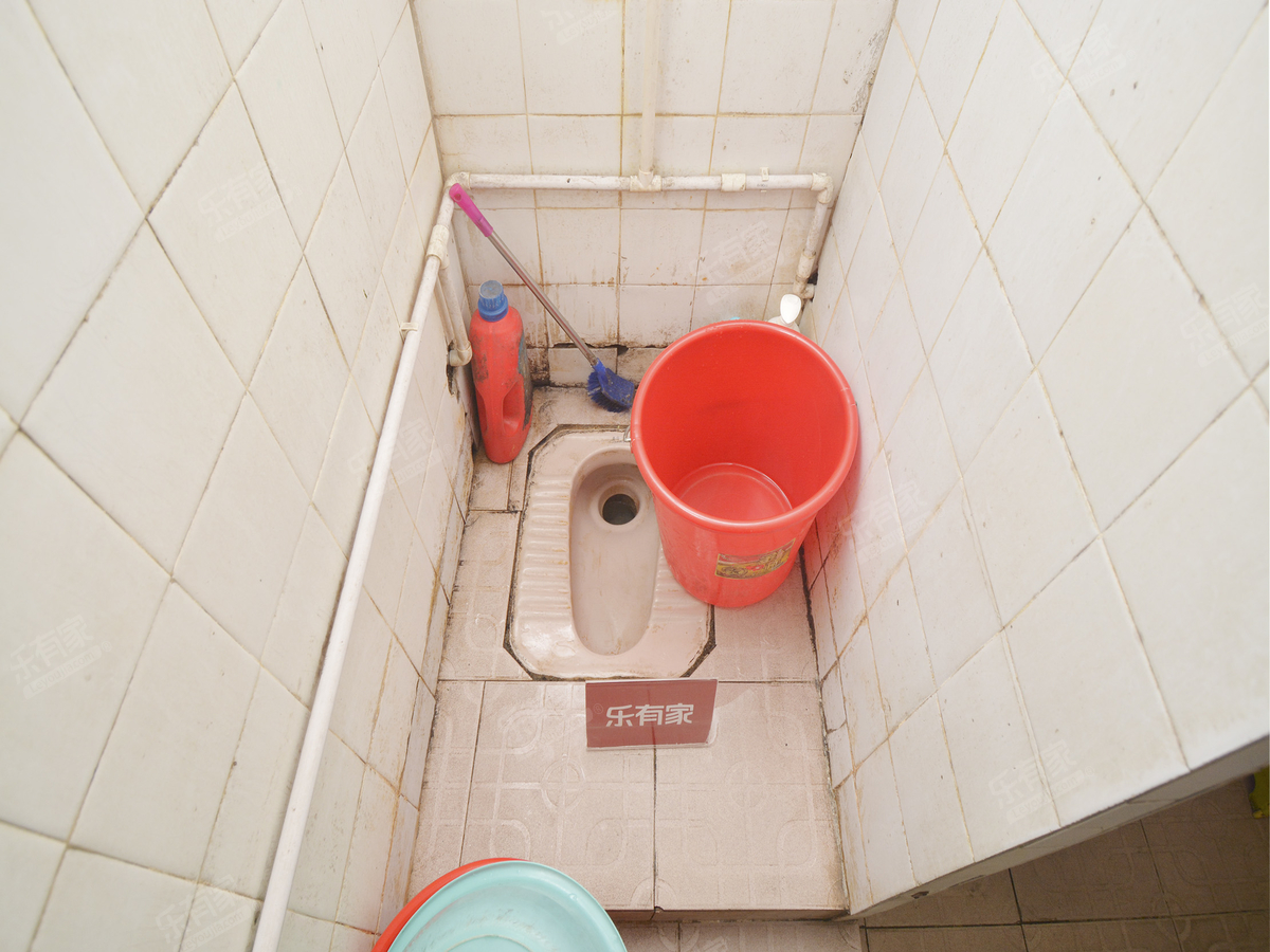 新安市场厕所-1