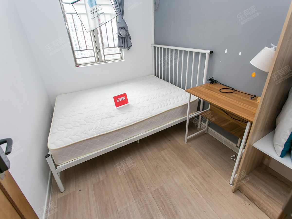 景鹏大厦东南向精装四房，诚心出售