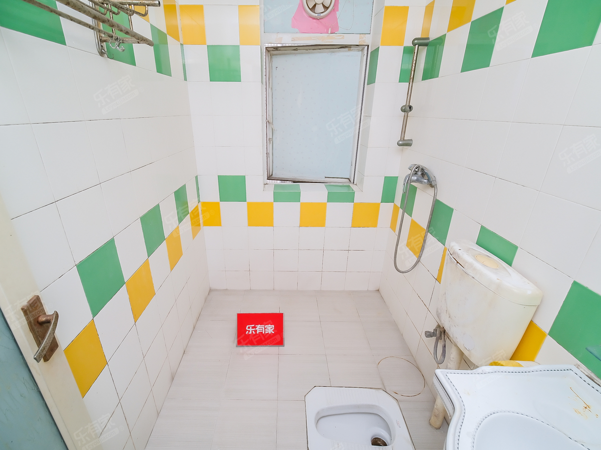 颐景新城厕所-1