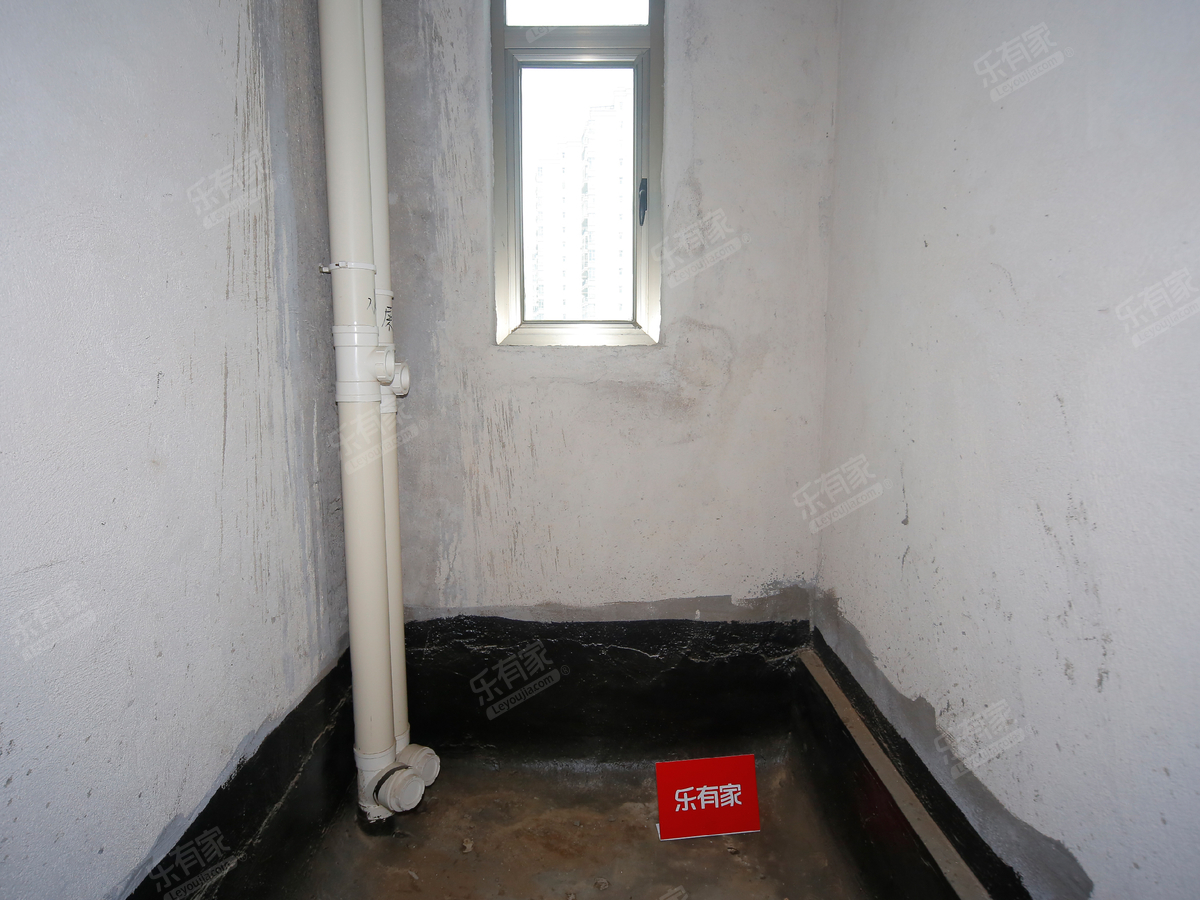 上城骏园厕所-1