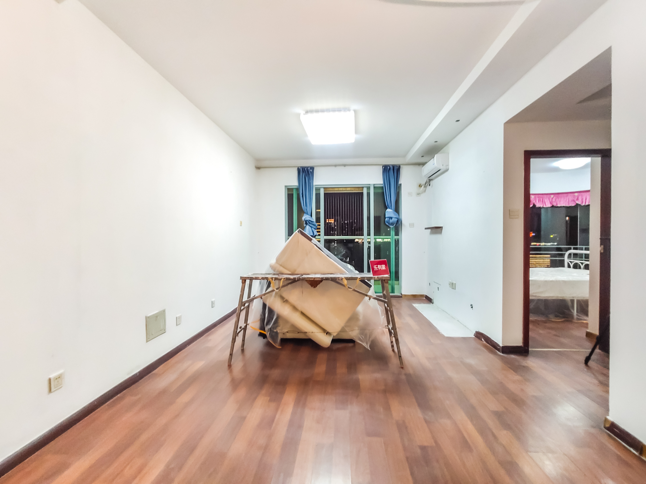 鸿荣源尚都，户型方正，通风采光佳，带重点学校，小区人车分流，空中花园，业主诚心出售，机会难得。-深圳鸿荣源尚都二手房