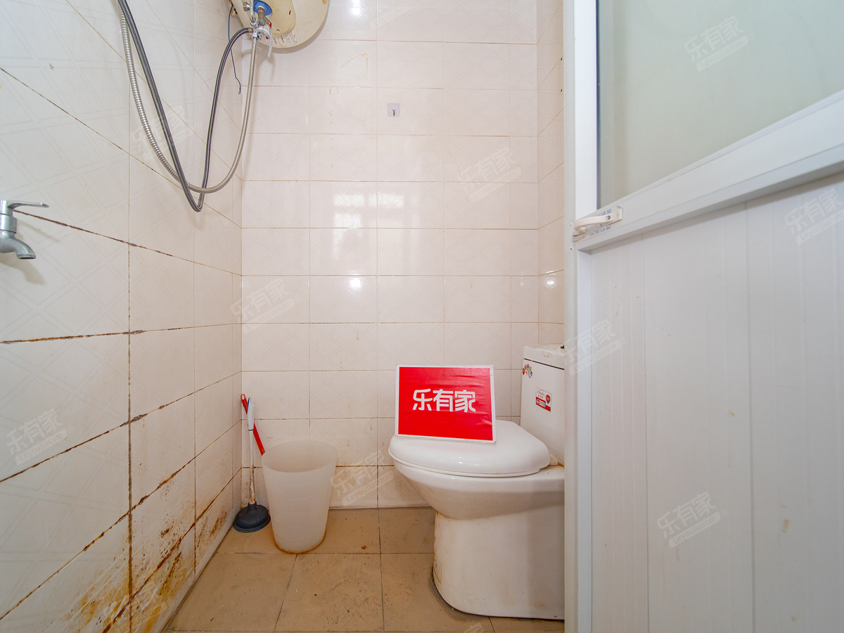 兴华花园(宝安)厕所-1