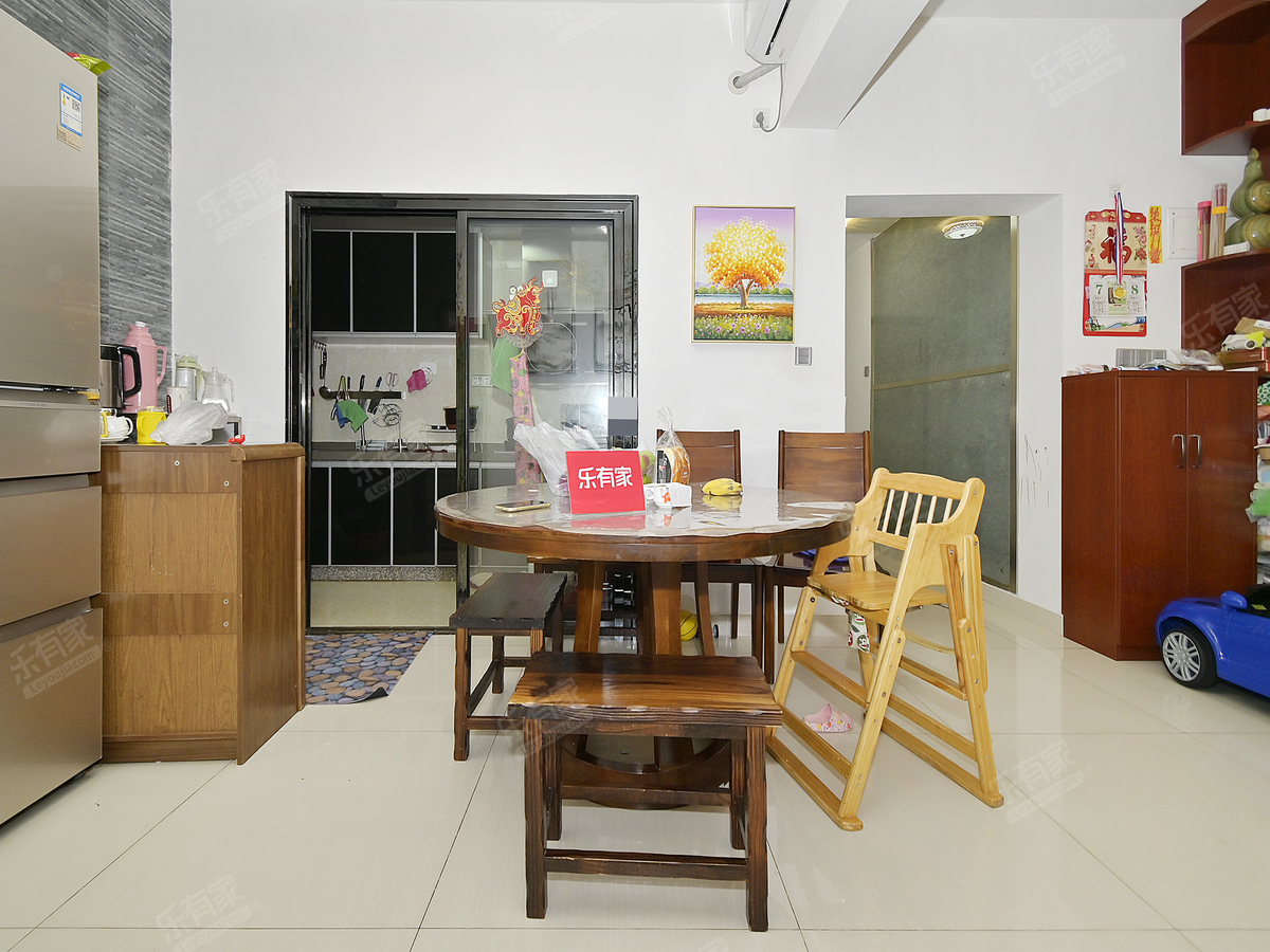 保税区精装4房，拎包入住，看房方便