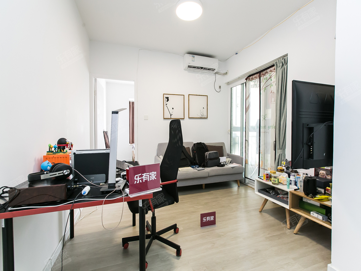 南向一房一厅，近地铁，价格好谈