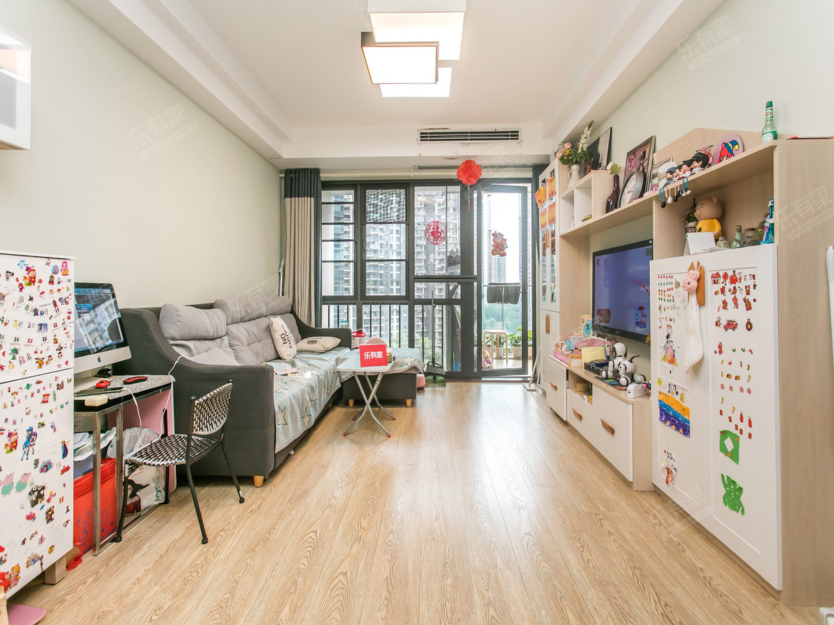 红山两房，诚心出售，看房方便！