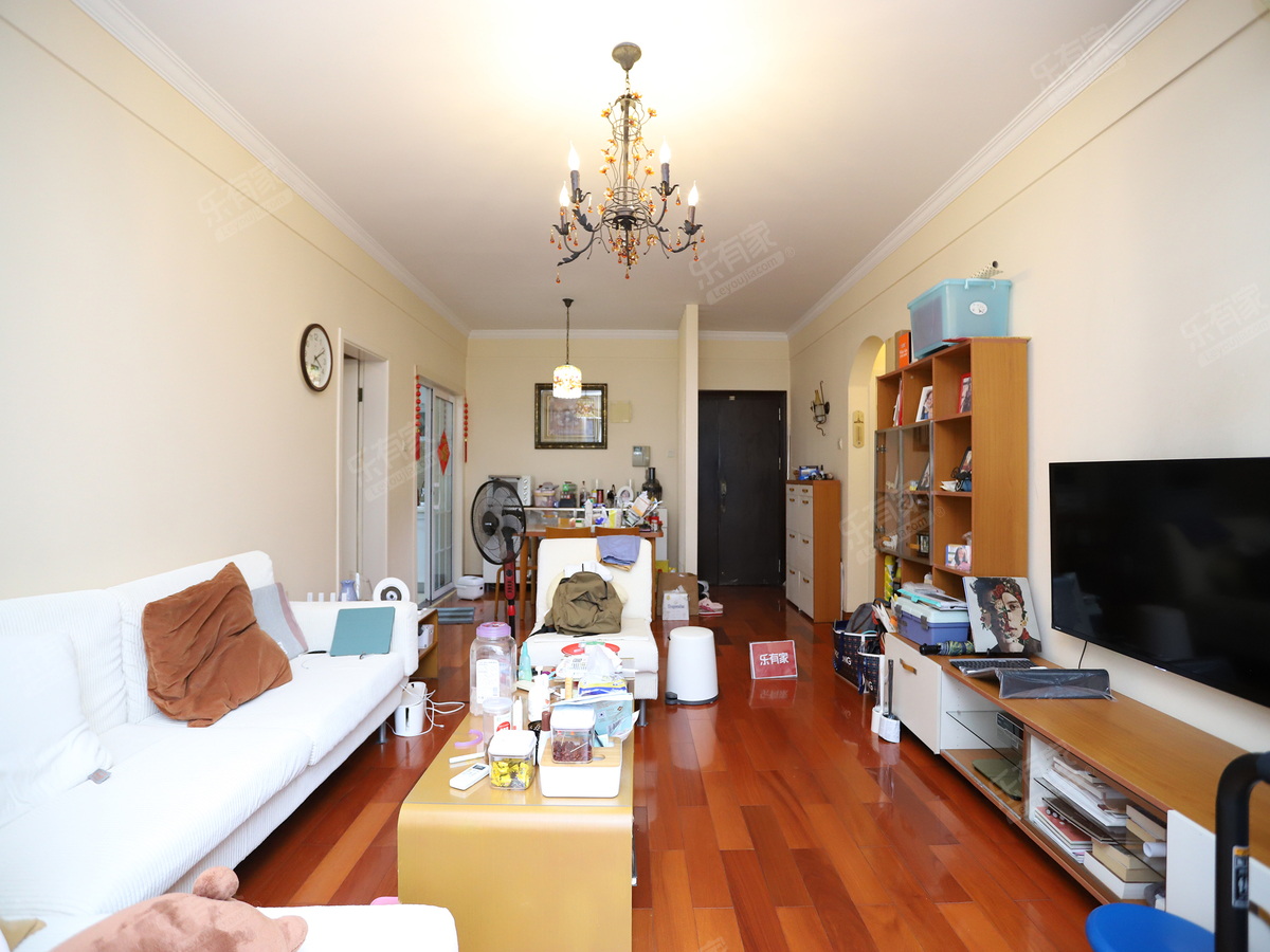 香诗美林花园南3室，户型方正使用，通风采光好，客厅出阳台