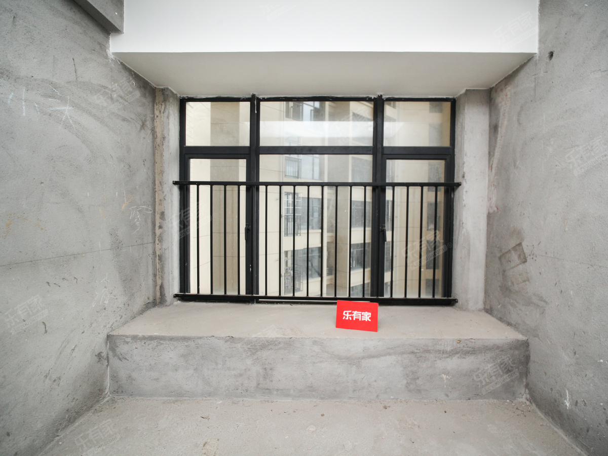 景富时代毛坯房源业主诚心出售，看房方便