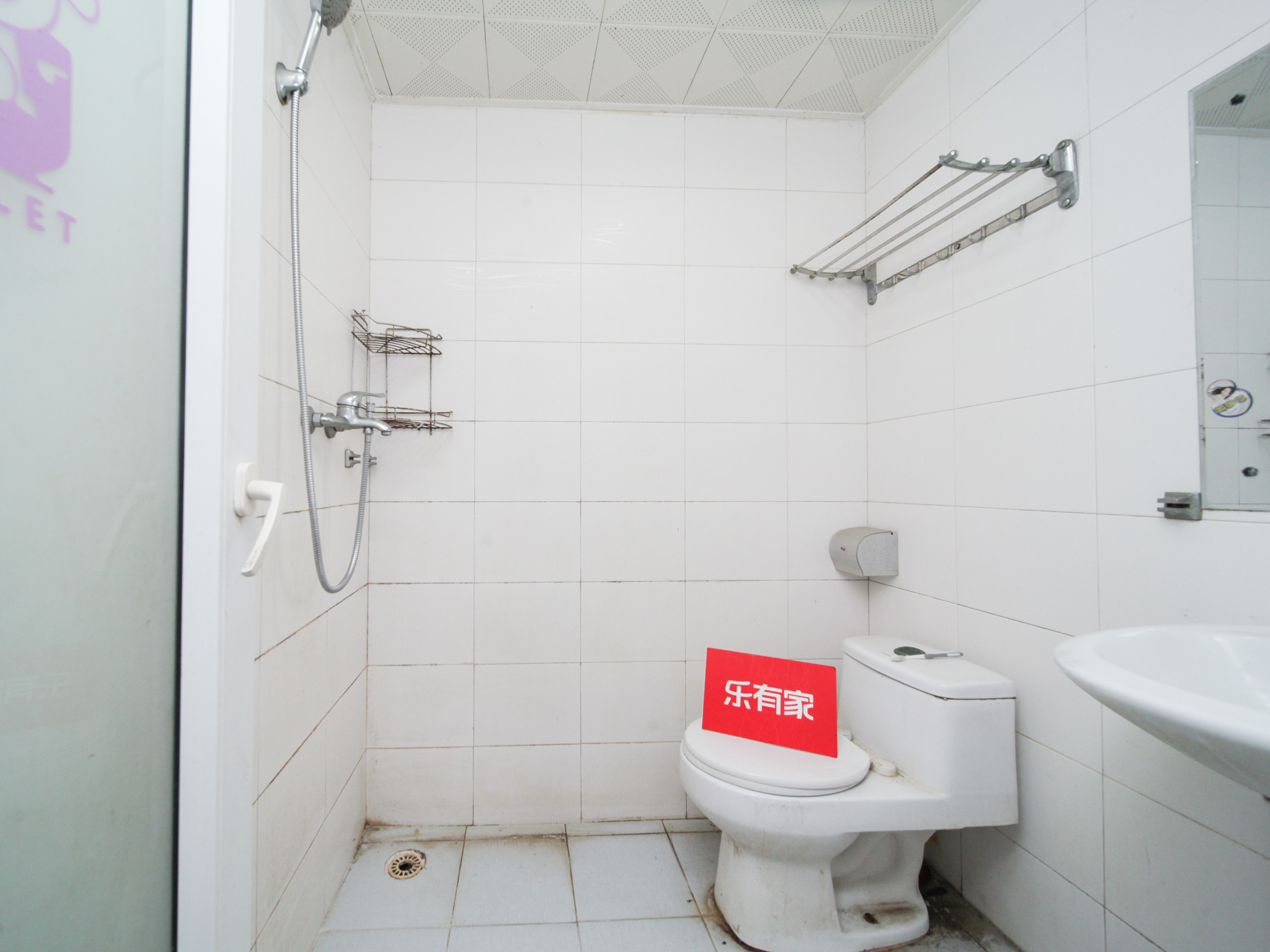 一品东门雅园，户型方正，通风采光优，带空中花园，低于均价，业主诚售，随时看房！