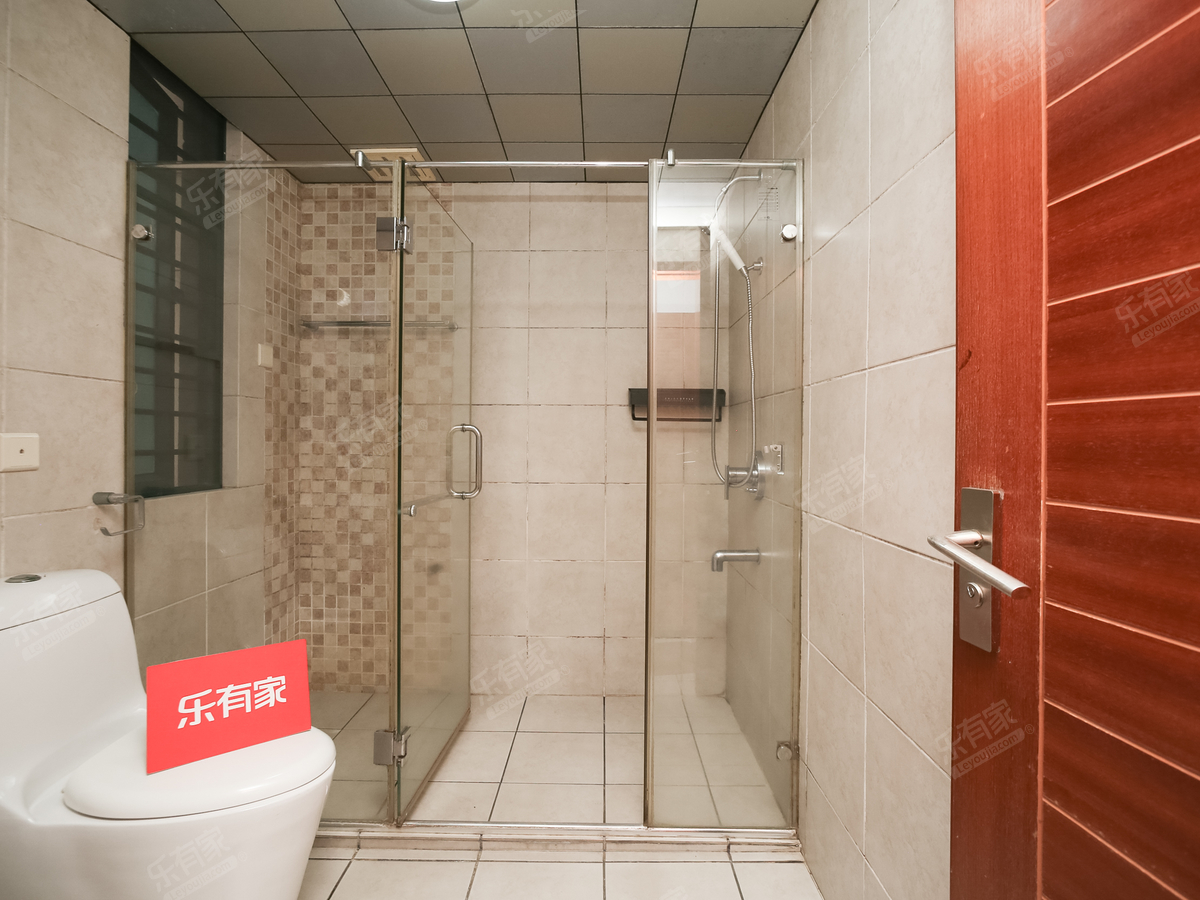 中旅国际公馆二期厕所-1