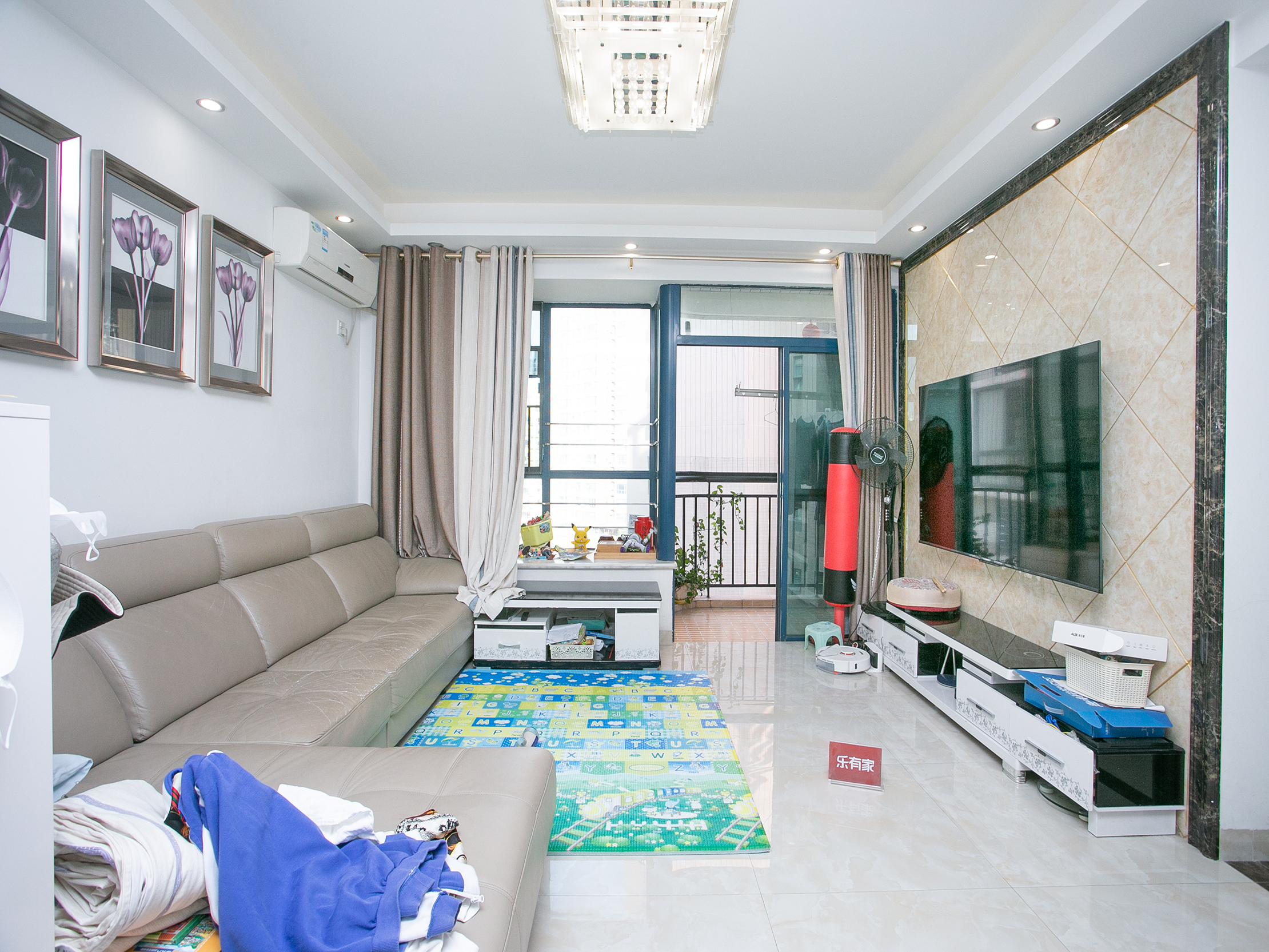 精装修高楼层四房一卫，小区环境好-深圳绿海名都二手房