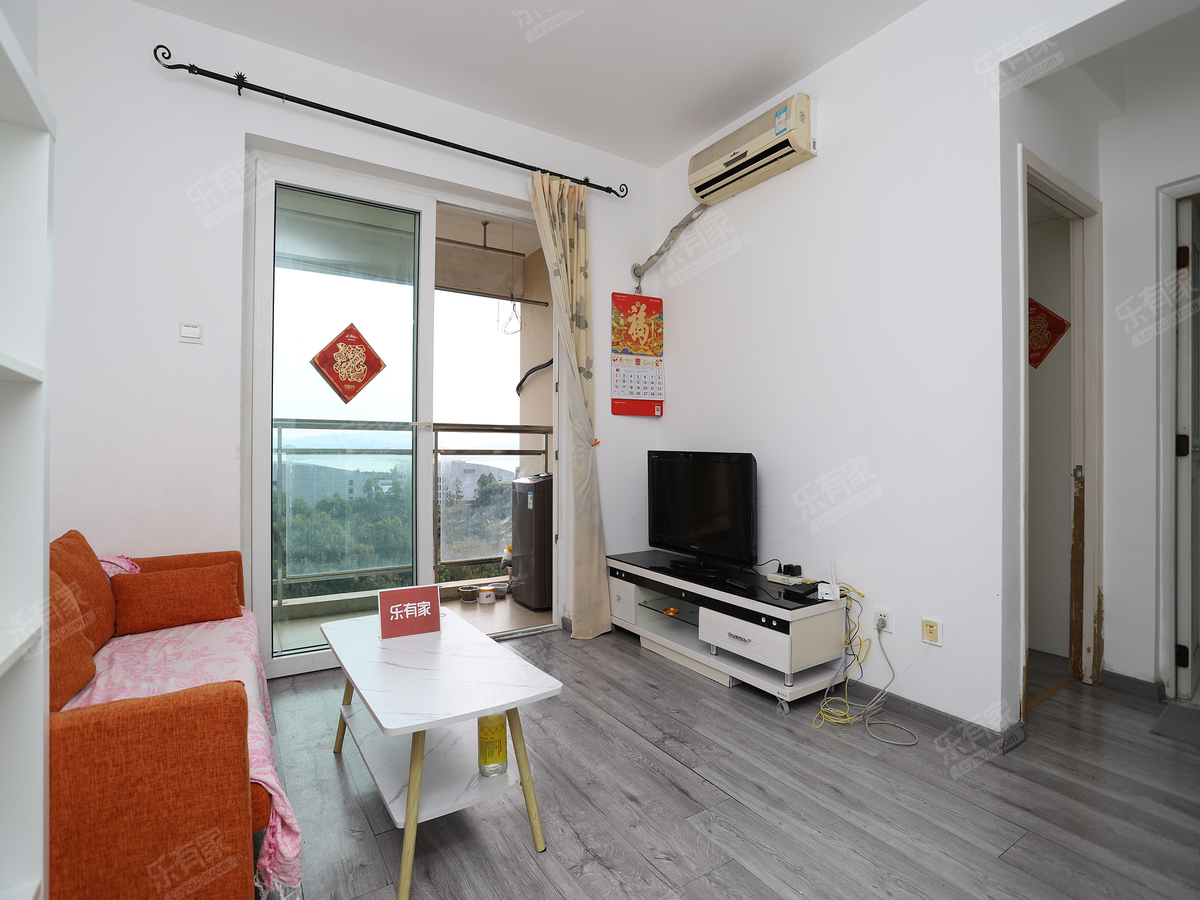 装修整体保养的还是很不错的，可以直接拎包入住，看房提前预约。