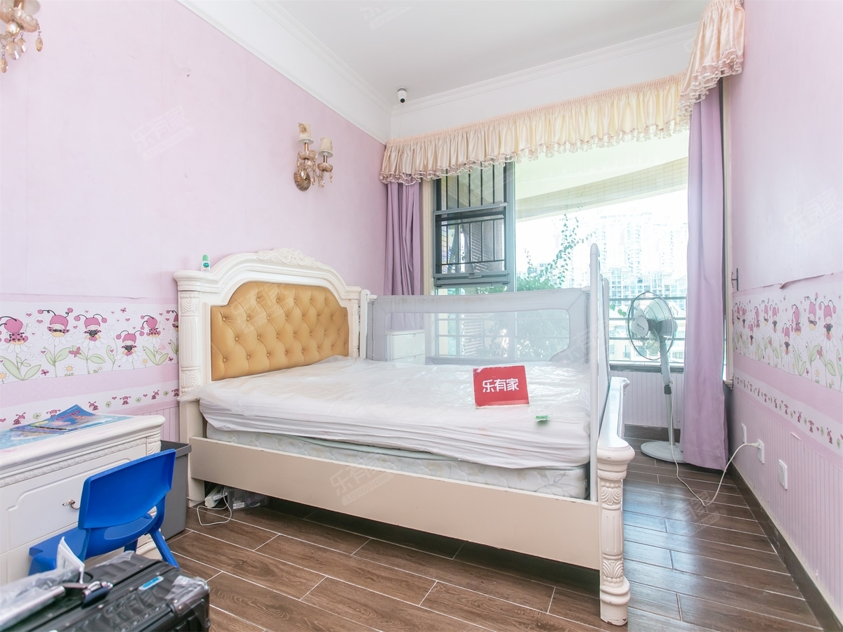 香蜜湖熙园，安静厅出跑马大阳台，看香蜜湖景观