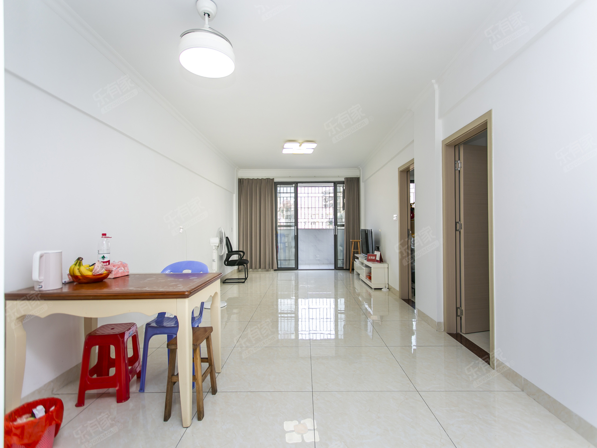 近指导价出售，宝安35区居家三房，全新装修，楼下就是地铁口-深圳35区商住楼二手房