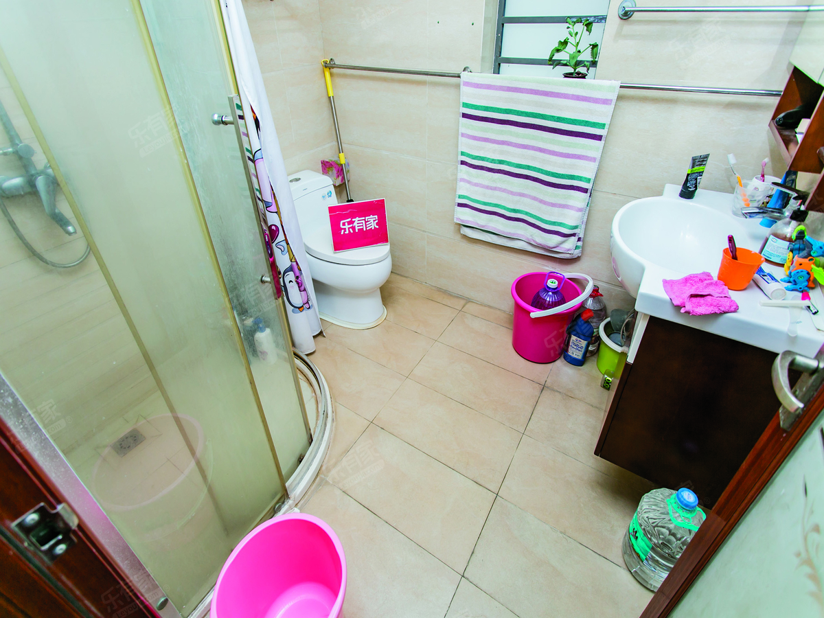 靠山安静户型，使用高，装修保养好，通风采光很不错