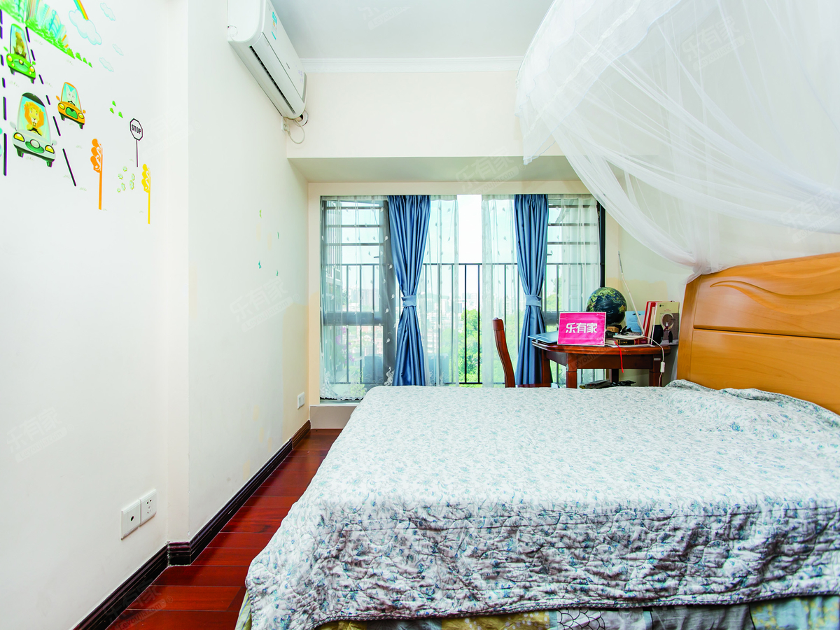 靠山安静户型，使用高，装修保养好，通风采光很不错