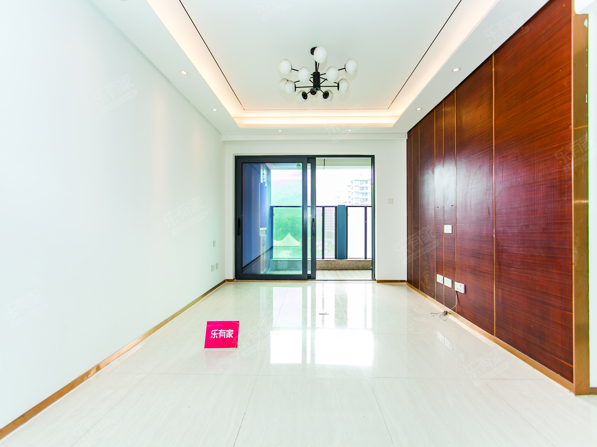 南山大学城宝能城花园精装修朝南四房诚意出售