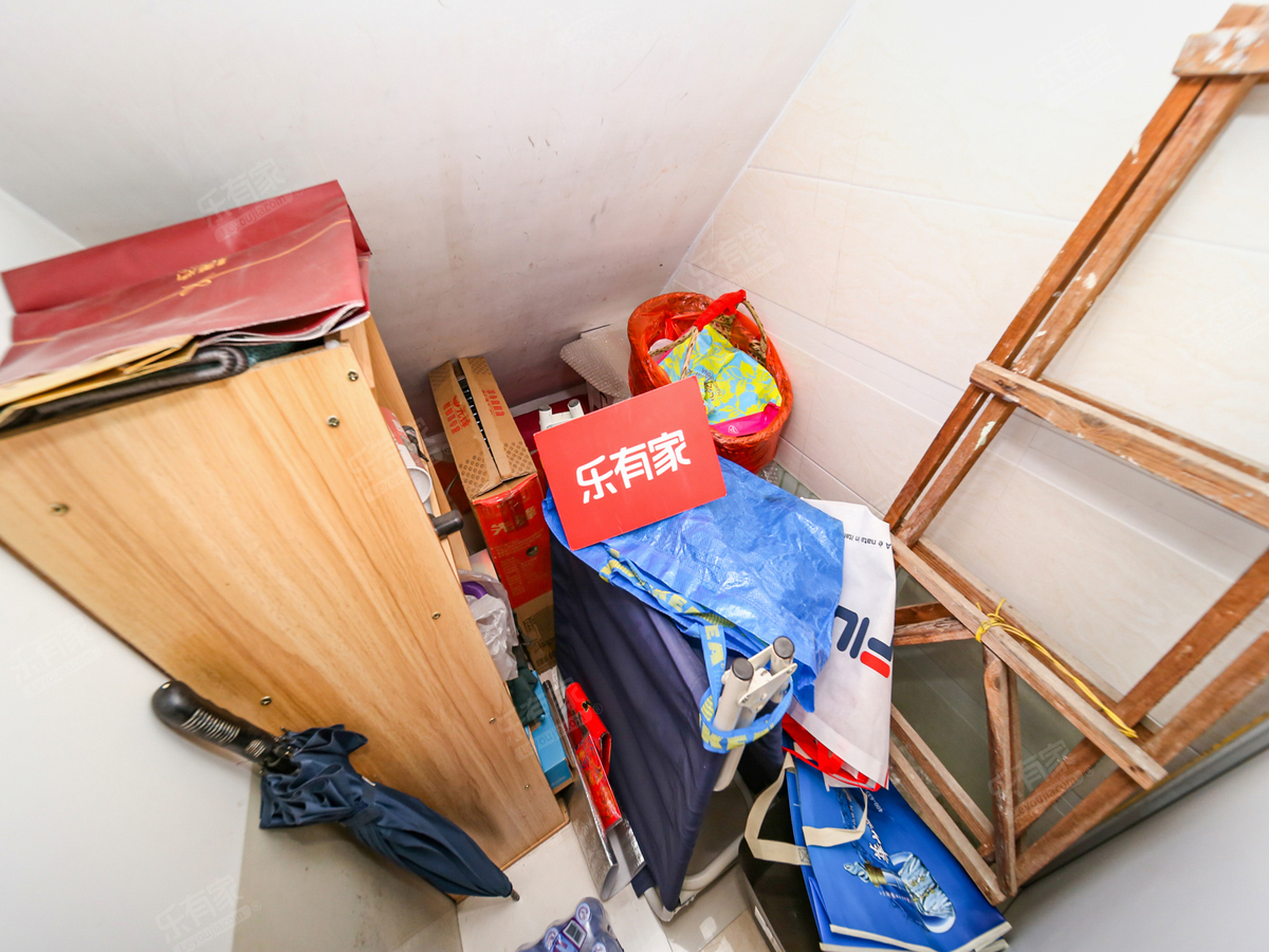 精装修自住，高楼层视野好