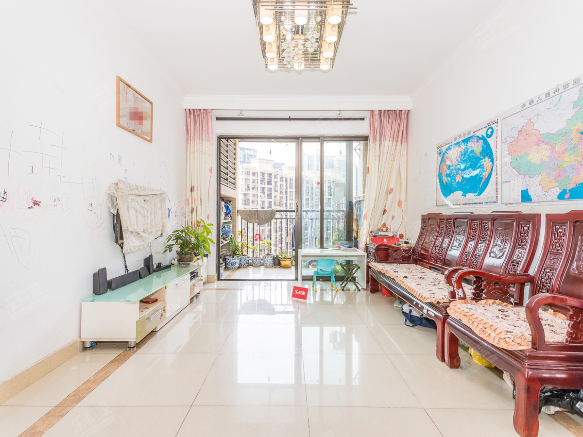 厅出阳台，户型方正