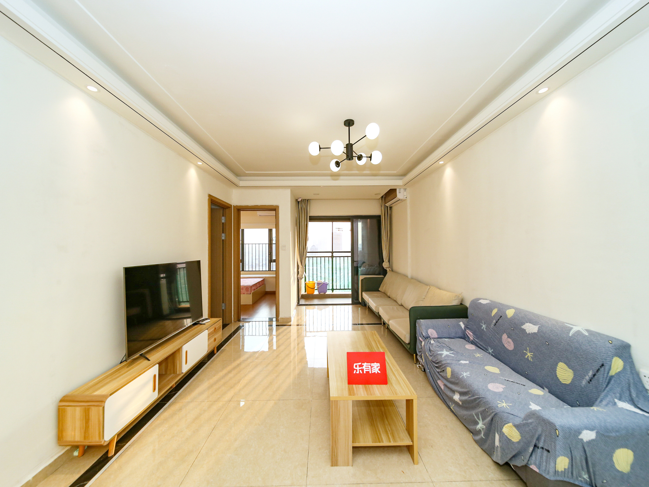 地铁旁三室两厅，花园小区，生活便利，舒适宜居。