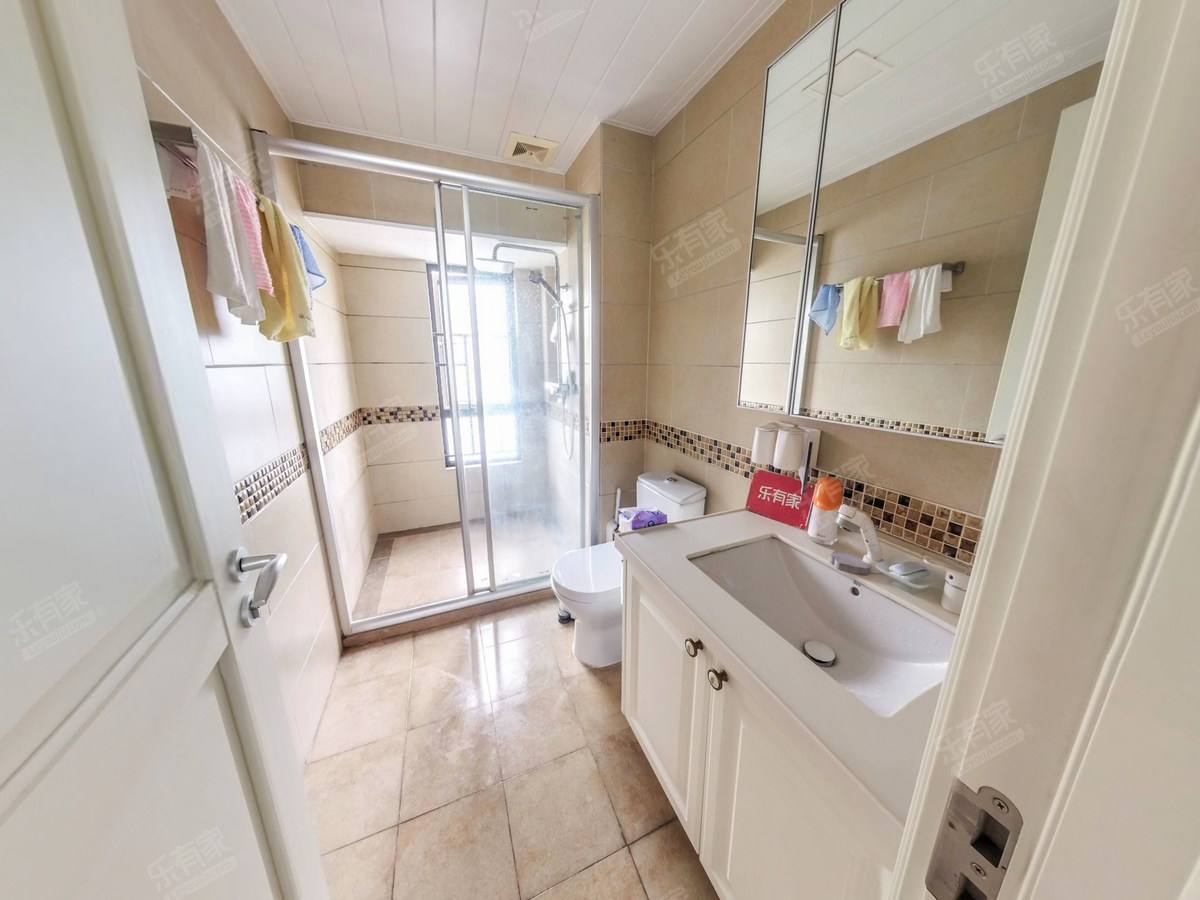 万科翡逸郡南精装3室.价格可议，业主诚意卖