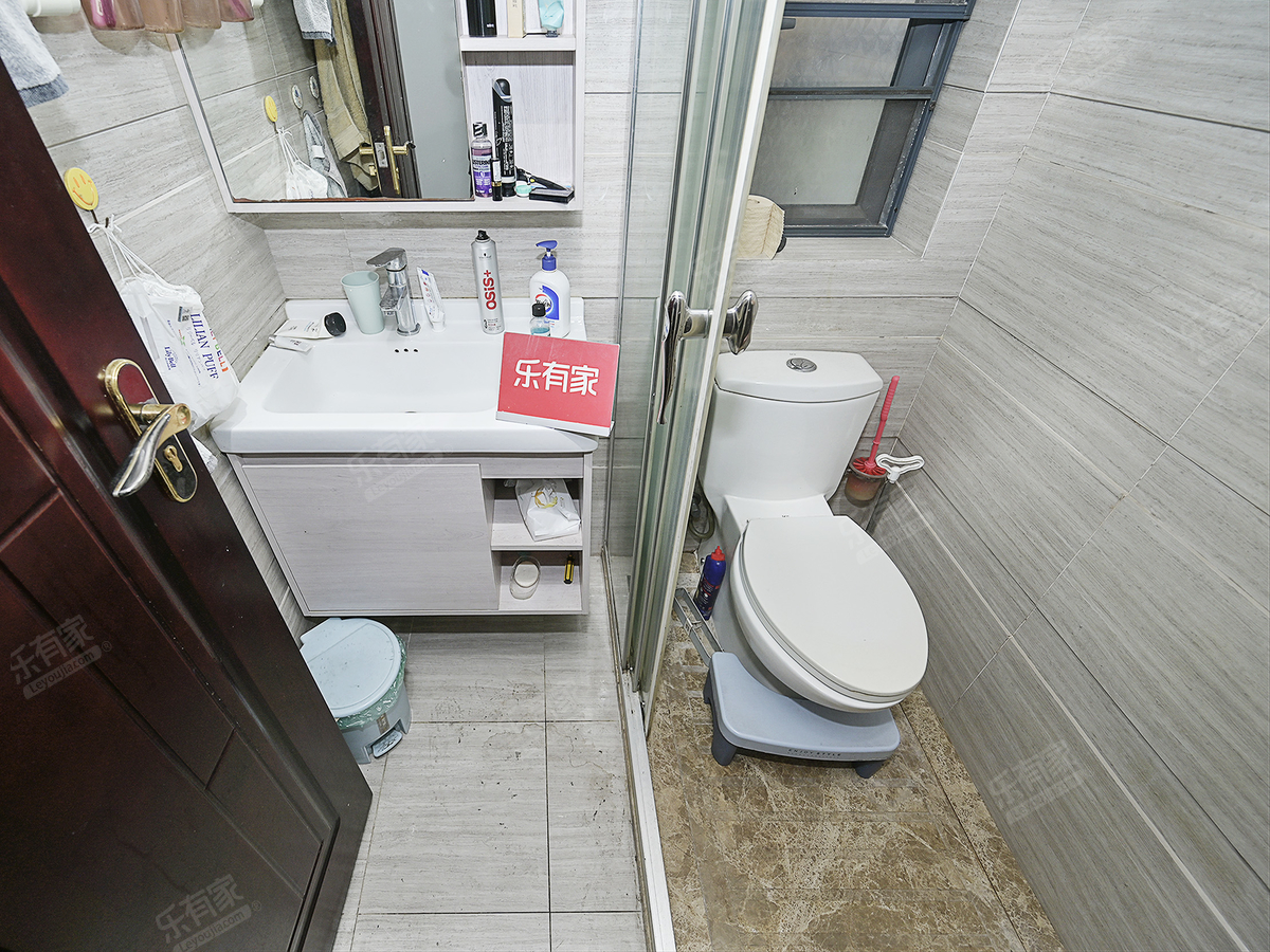 12年次新小区精装三房低于指导价出售！