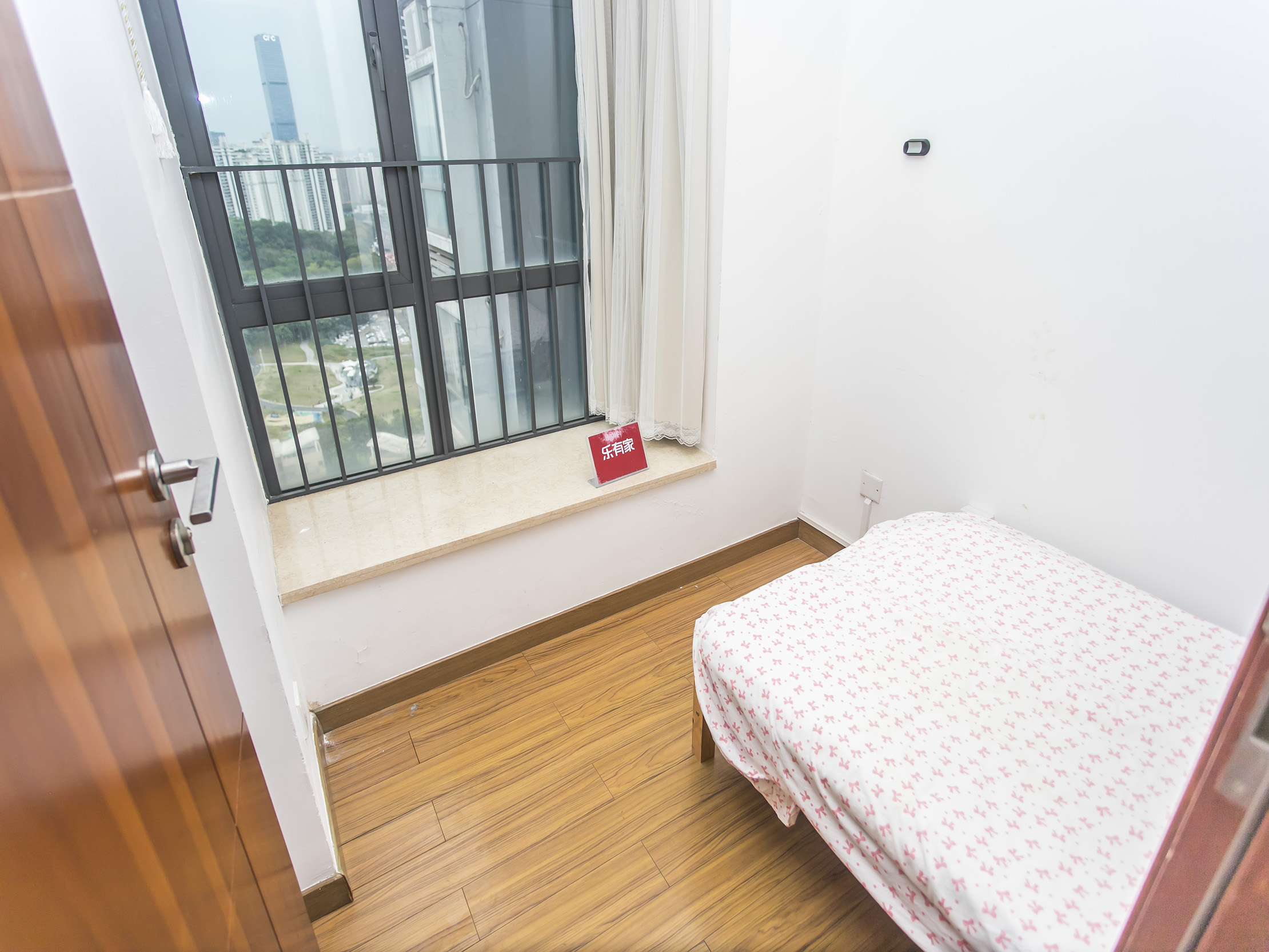 皇岗7号线地铁楼下，产权优质