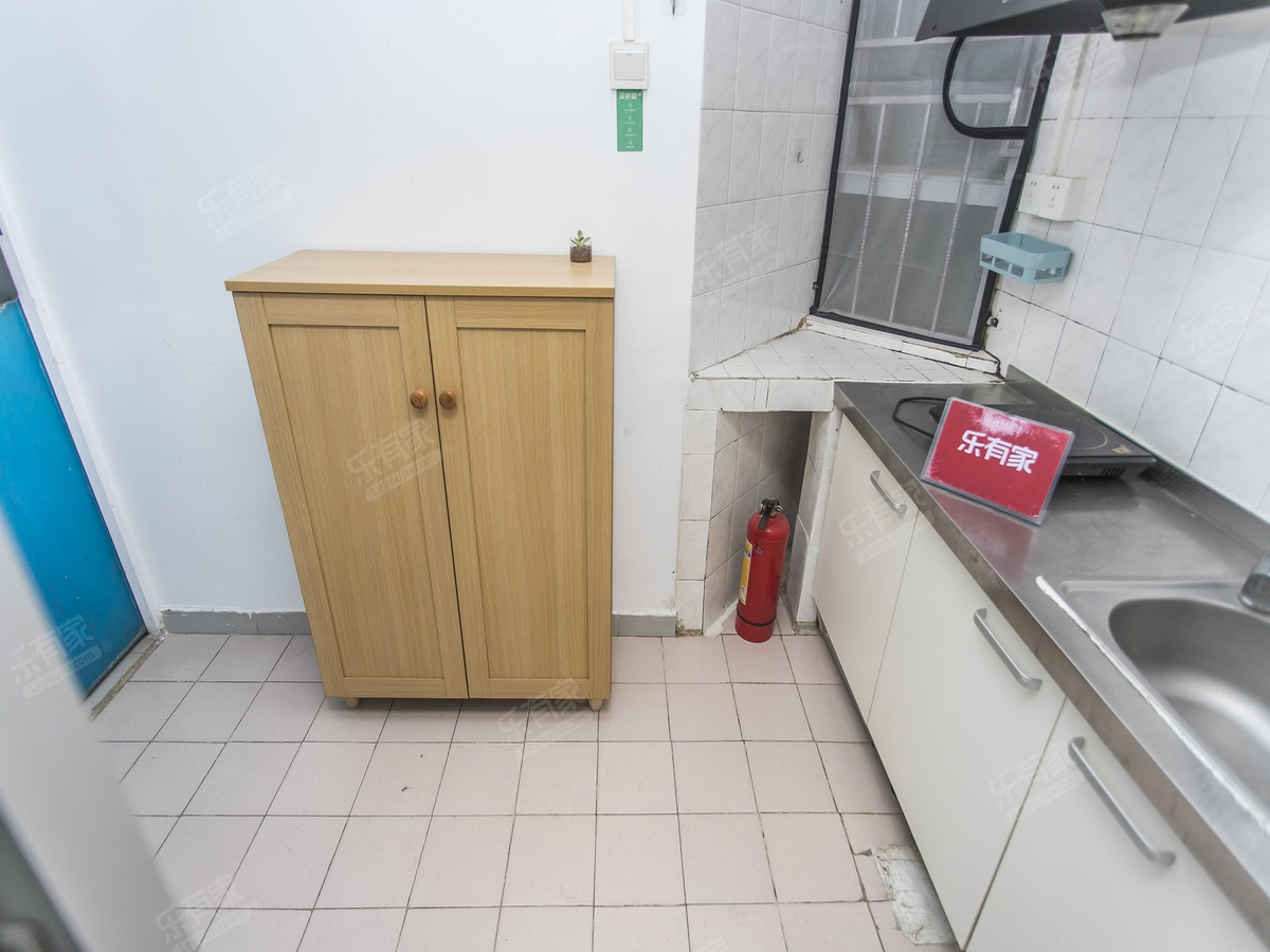 户型方正，通风采光俱佳，客厅出阳台，使用率高