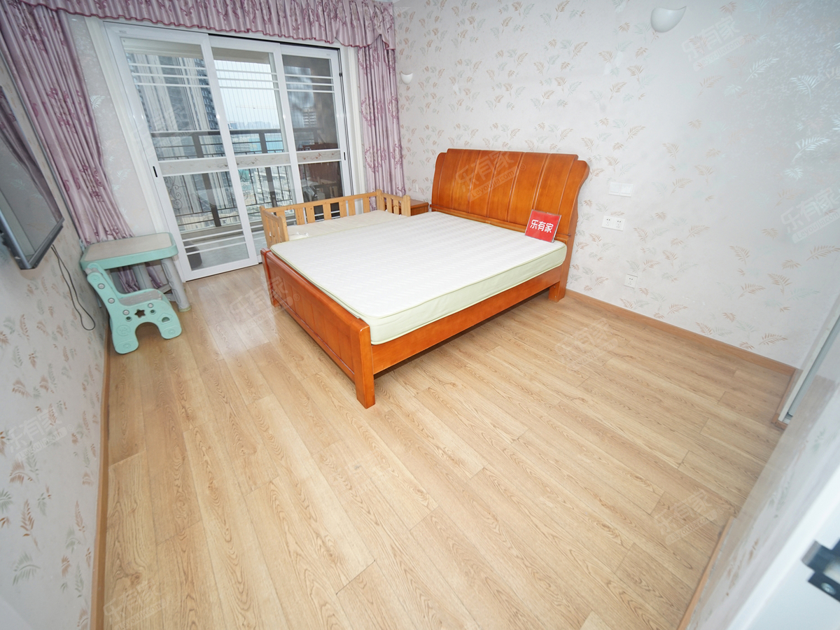 幸福城3期复试，业主诚心出售，地铁口200米