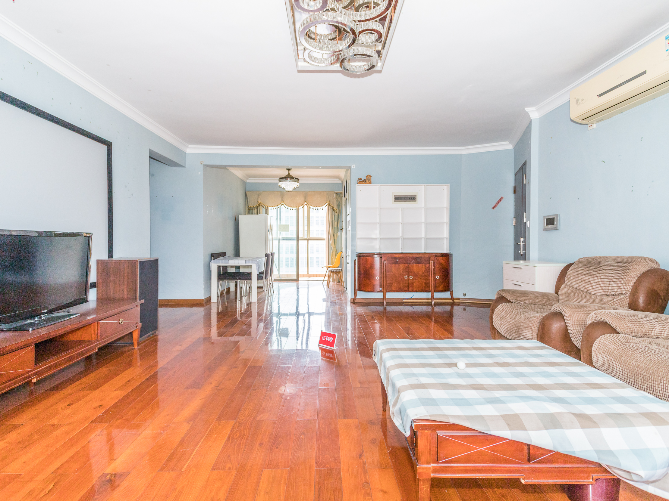 奥林华府西北向普装4房2厅