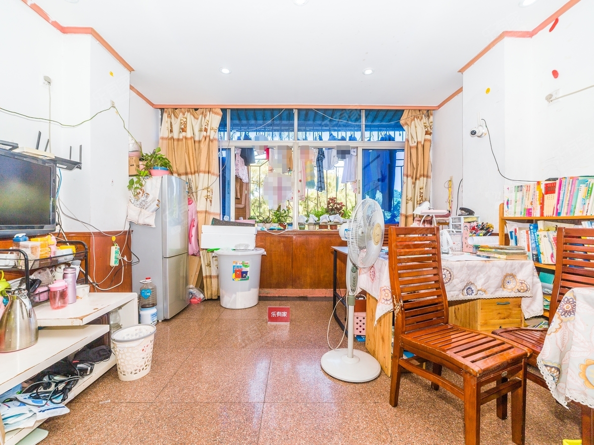 大运正规三房首付90多万可得。-深圳爱联水泥厂宿舍小区二手房