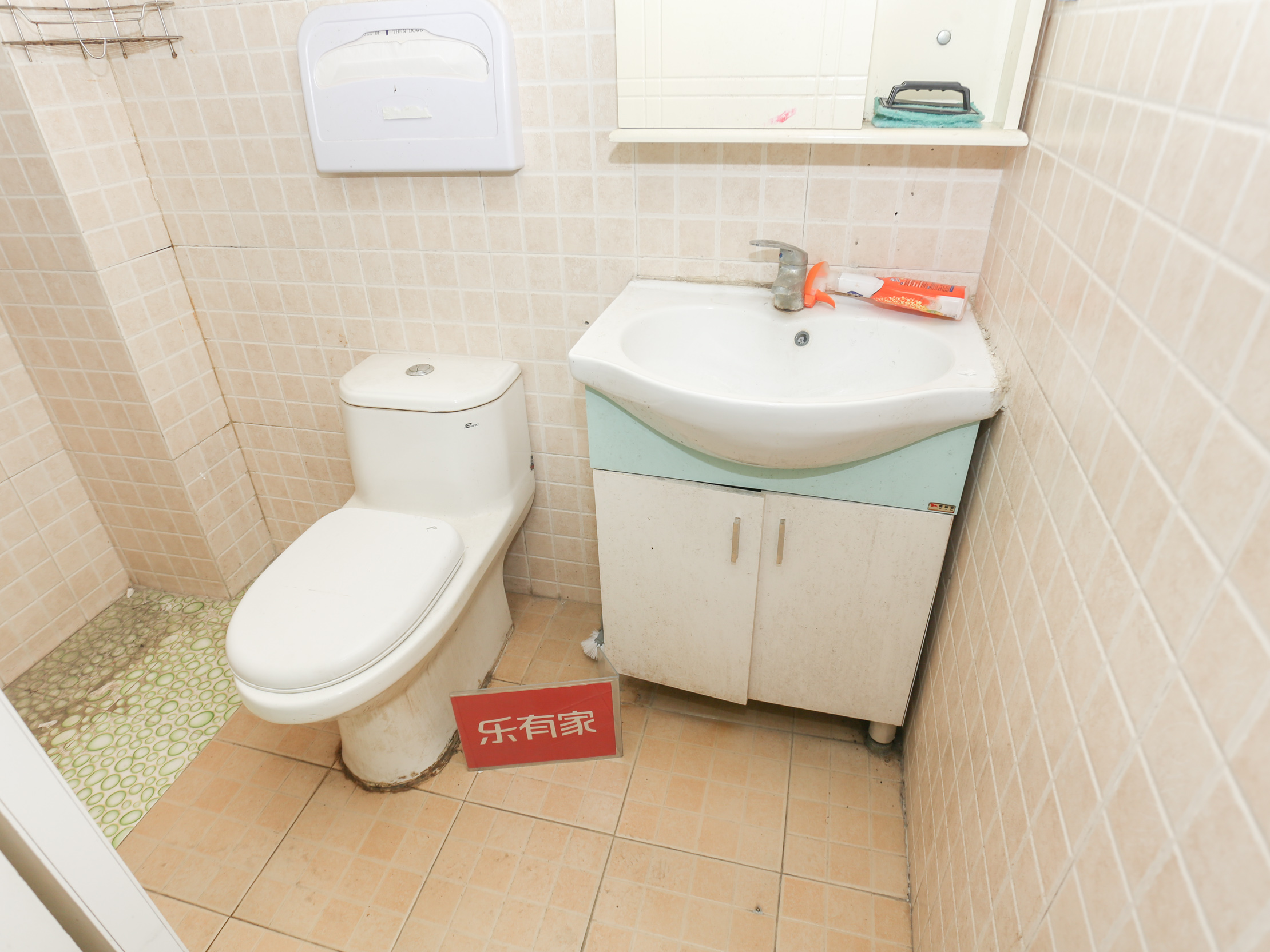 厅出阳台实用户型！能谈价！