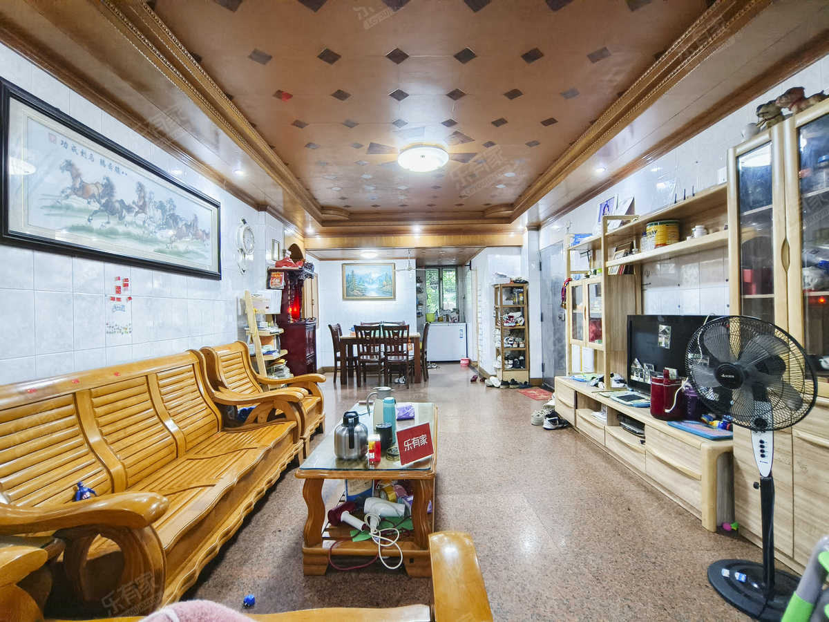 户型三房的，看小区很安静-深圳宝兴花园二手房