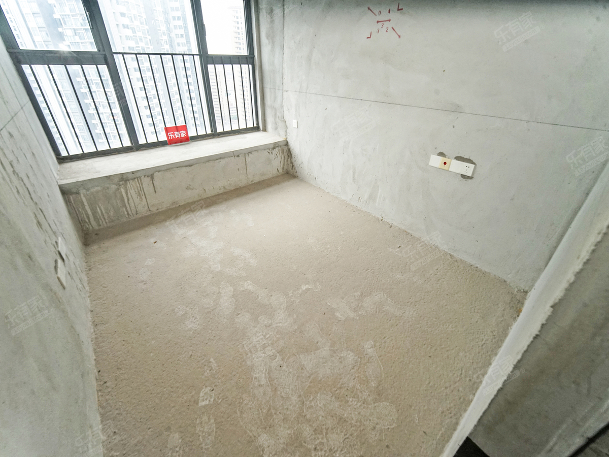 11号线地铁附近，西荟城次新房，满五，诚心出售