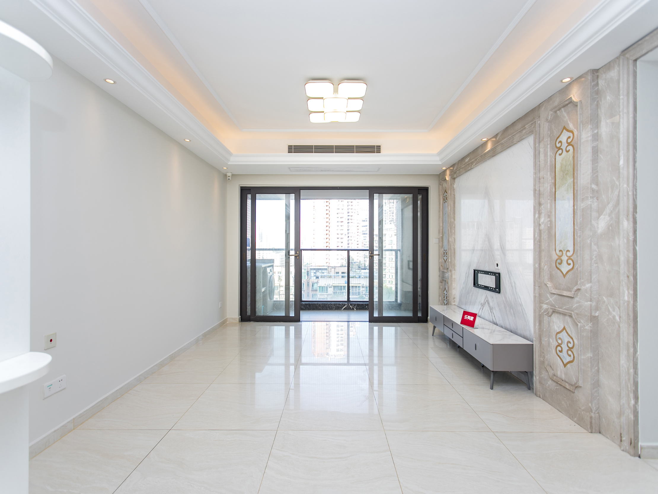 诚心出售龙光玖龙玺花园二期，户型方正，通风采光佳，优质学校环绕，人车分流，带地面花园，机会难得！