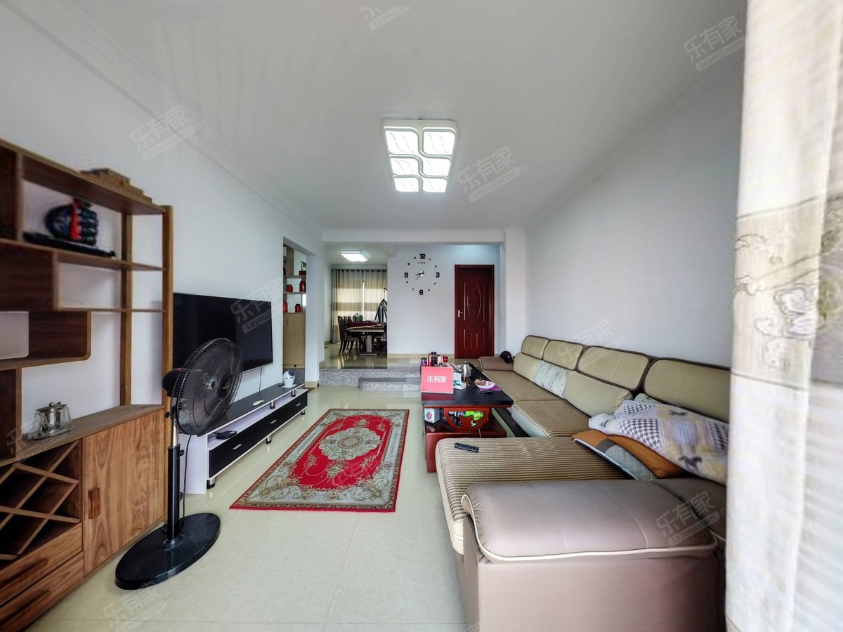 尚东泊景苑4房出售！